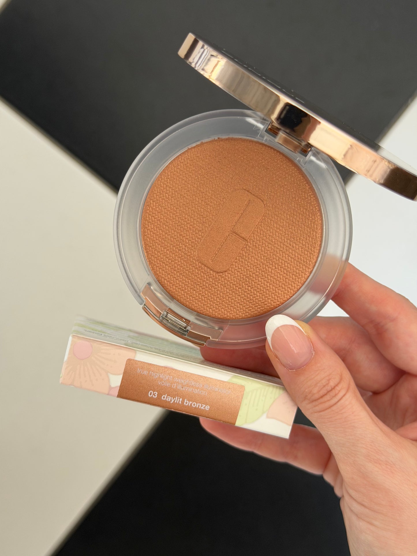 CLINIQUE
True Highlight™ Weightless Illuminator (03)