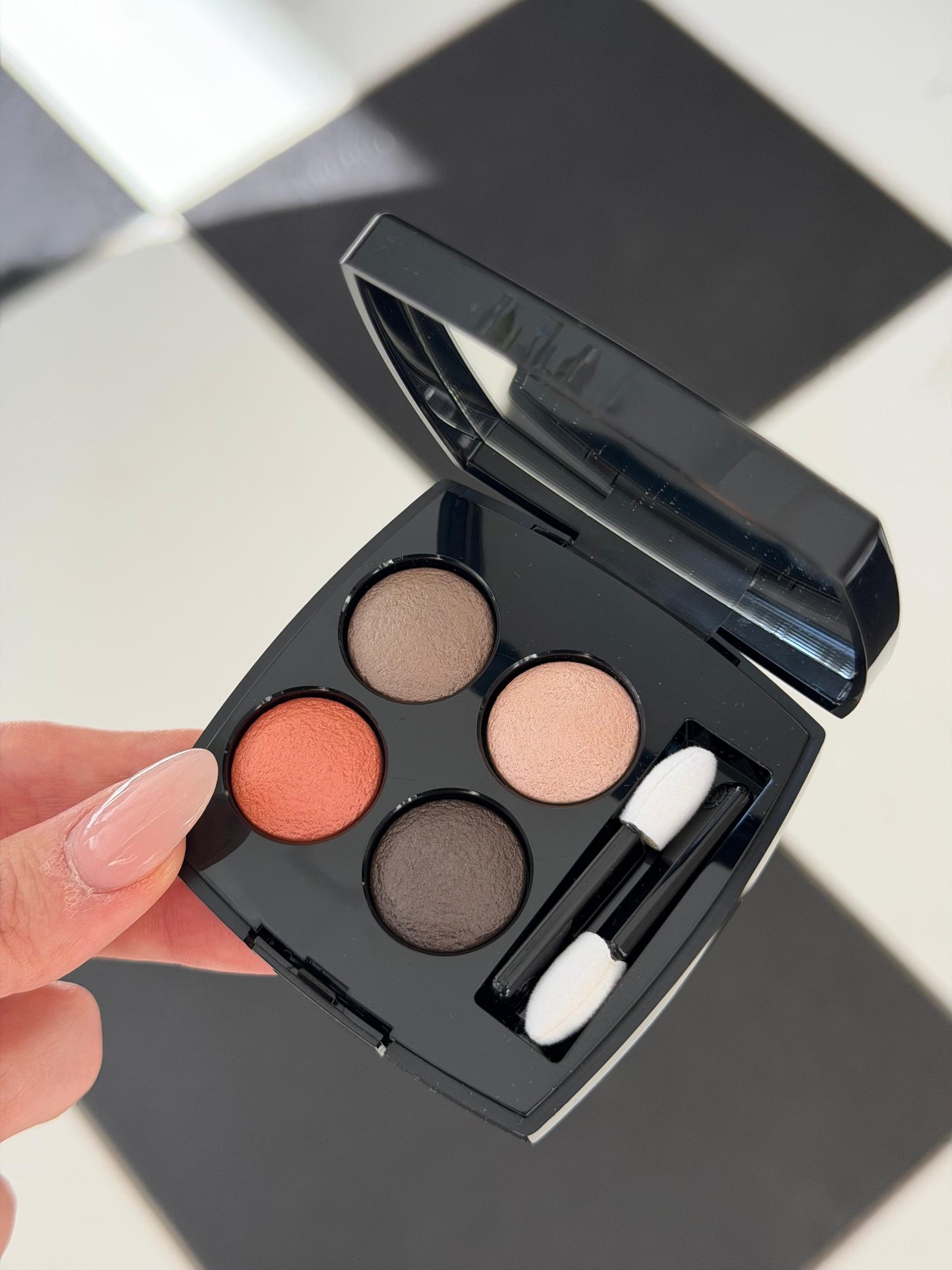 CHANEL Les 4 Ombres
Multi-Effect Quadra Eyeshadow (204)