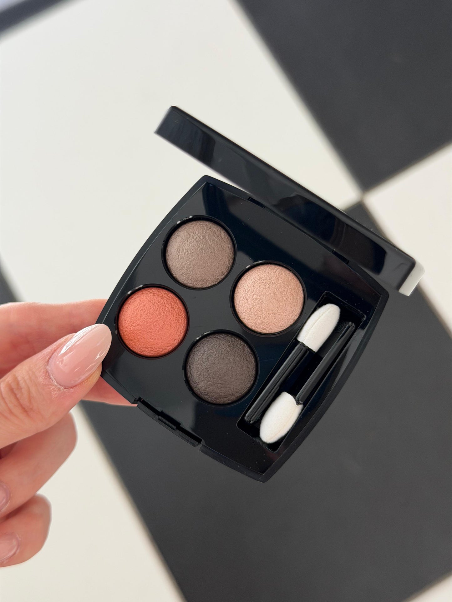 CHANEL Les 4 Ombres
Multi-Effect Quadra Eyeshadow (204)