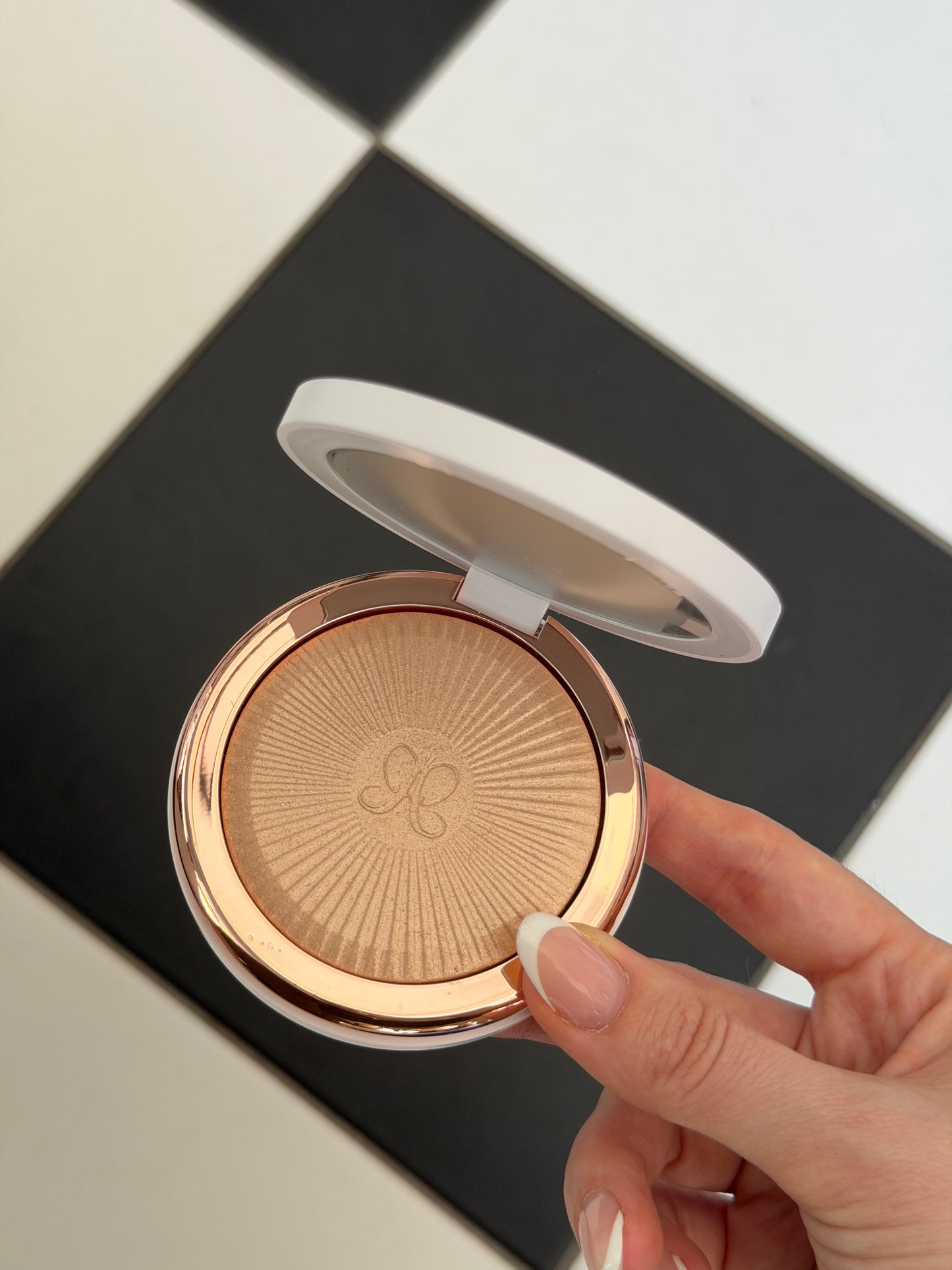 ANASTASIA BEVERLY HILLS
Glow Seeker Highlighter - Sun Idol
Illuminating Powder Radiance