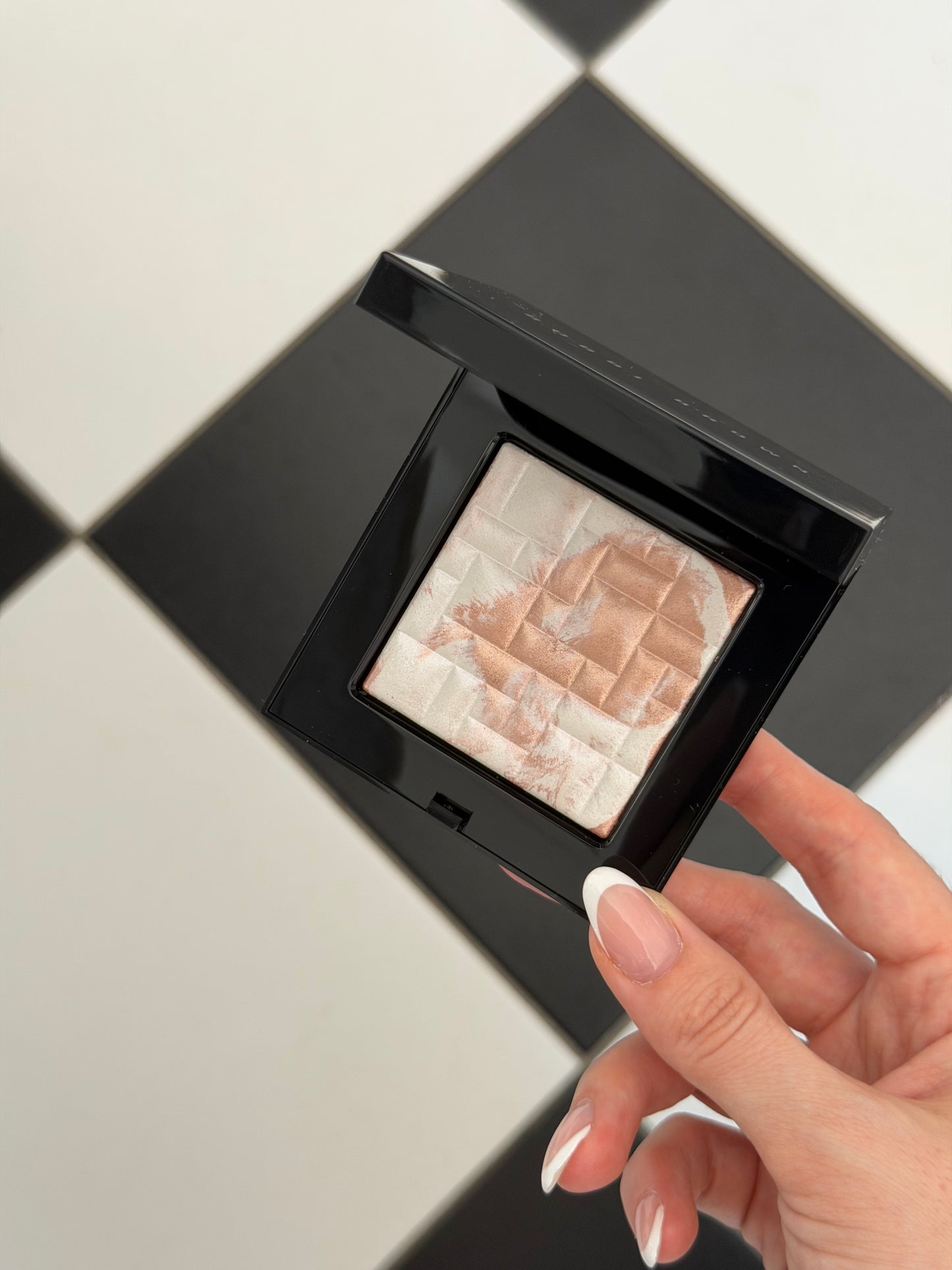 BOBBI BROWN
Highlighting Powder - Pearl-Infused