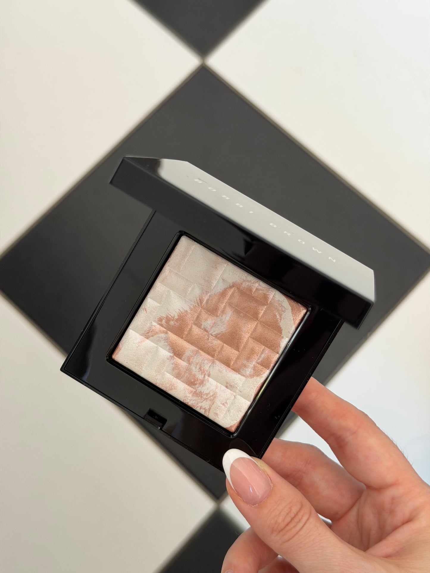 BOBBI BROWN
Highlighting Powder - Pearl-Infused