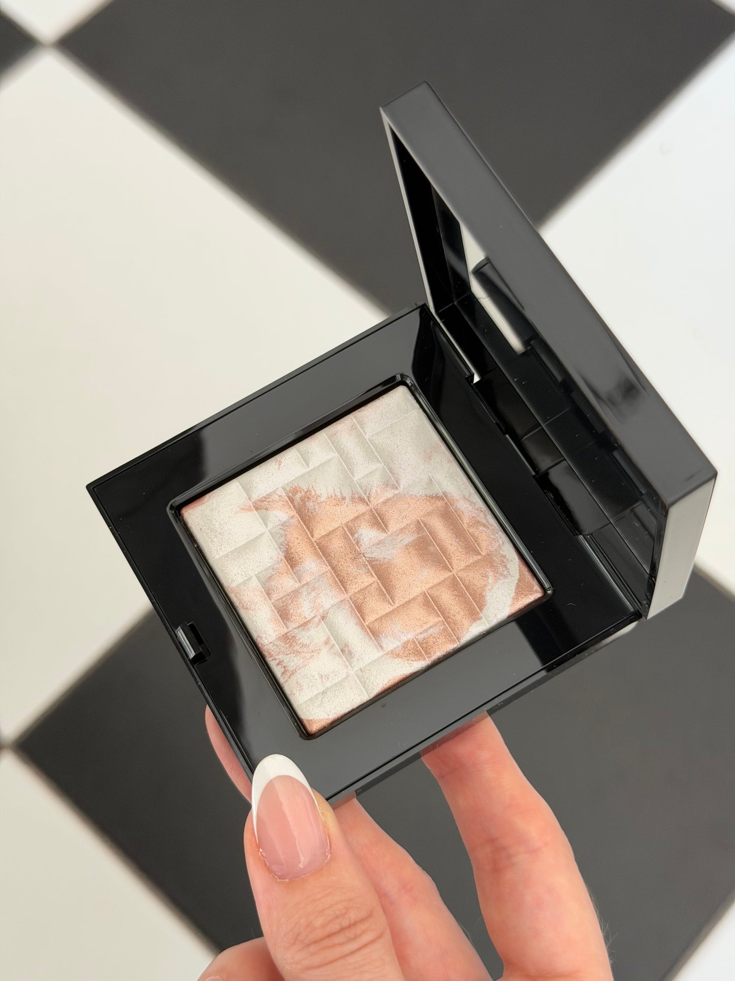 BOBBI BROWN
Highlighting Powder - Pearl-Infused