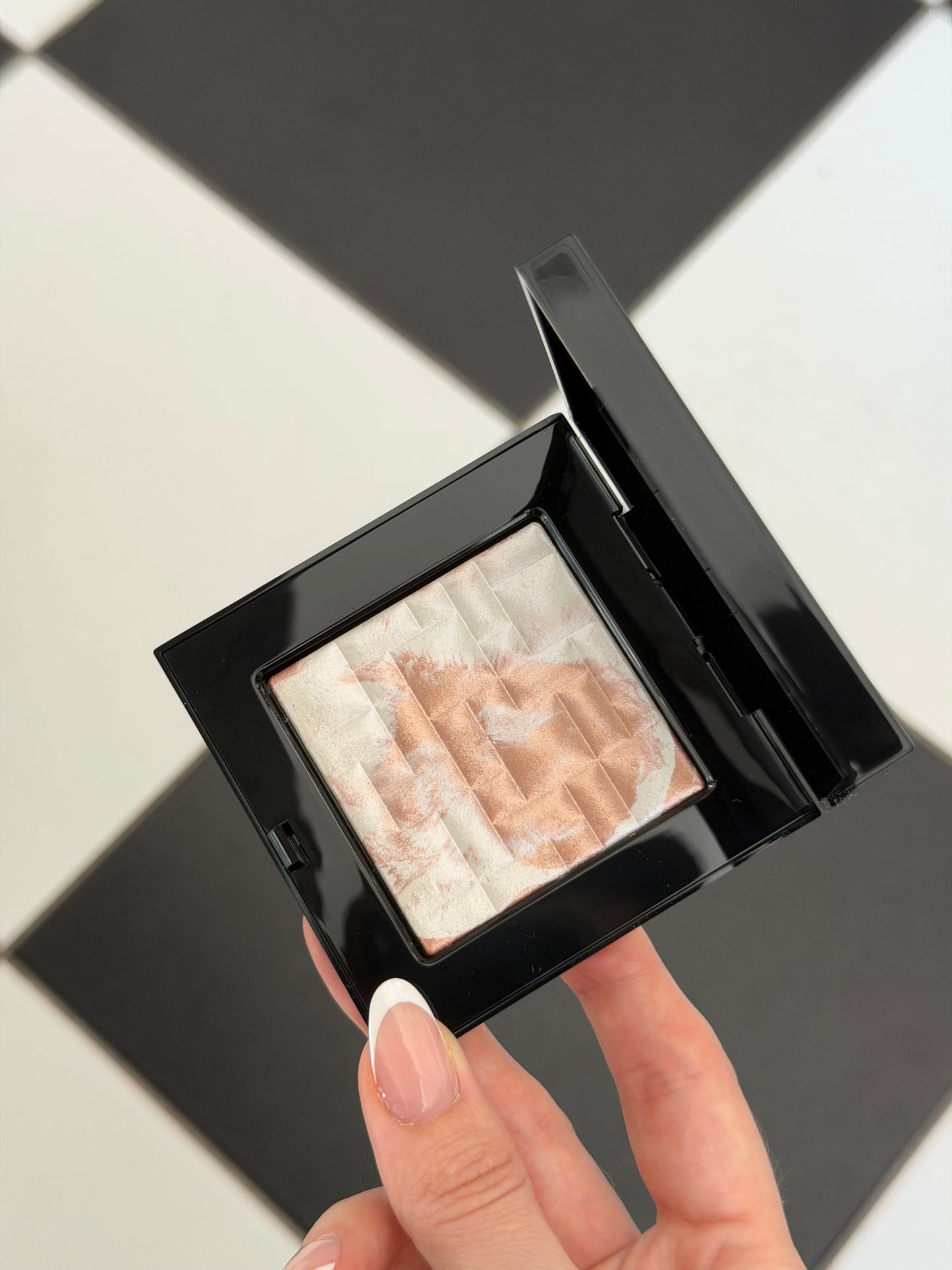 BOBBI BROWN
Highlighting Powder - Pearl-Infused