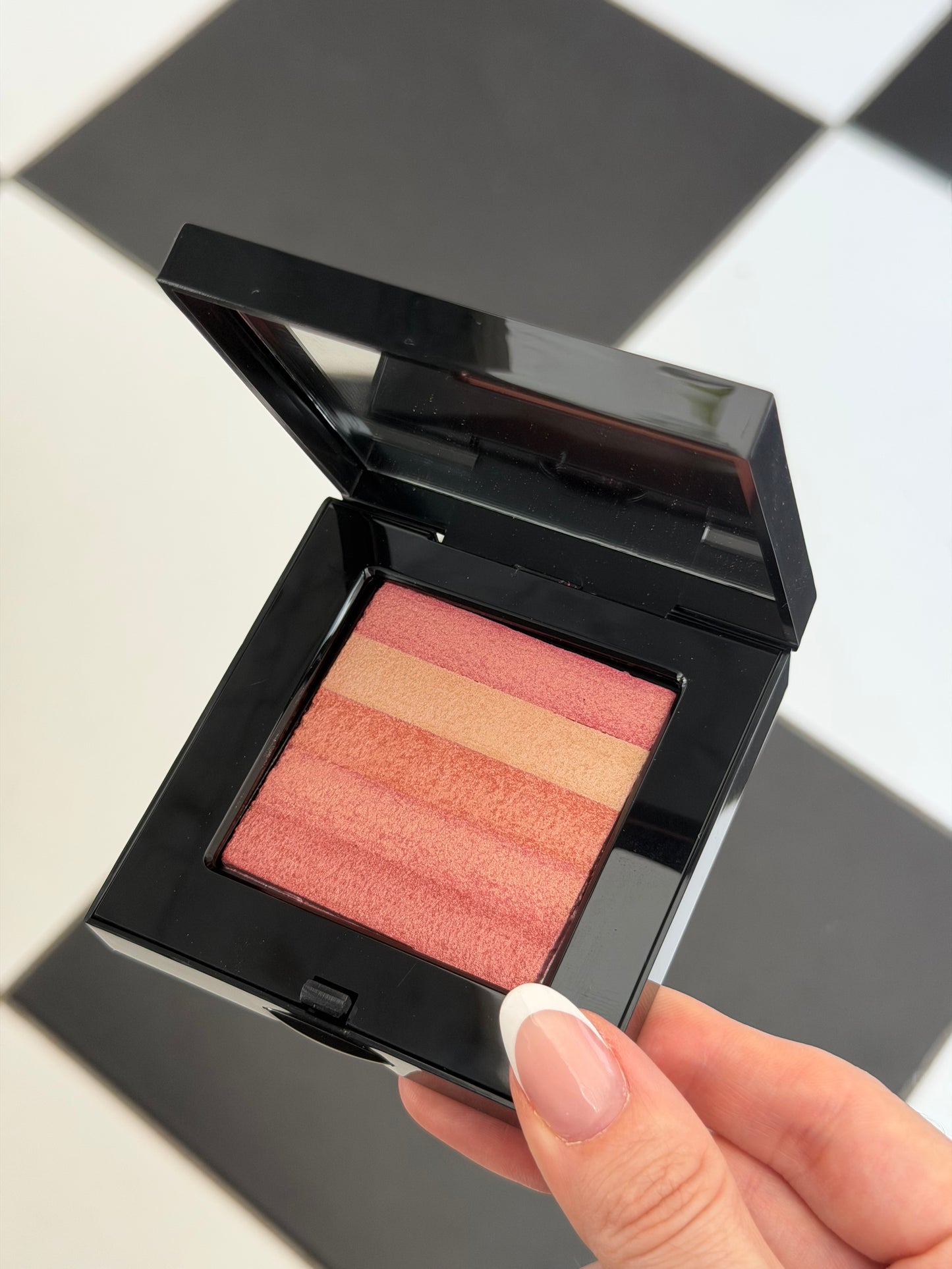 BOBBI BROWN 
Shimmer Brick Compact Highlighter