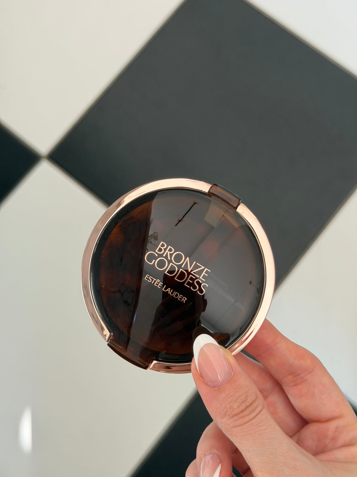 ESTÉE LAUDER Bronze Goddess (01)
Highlighting Powder Gelée