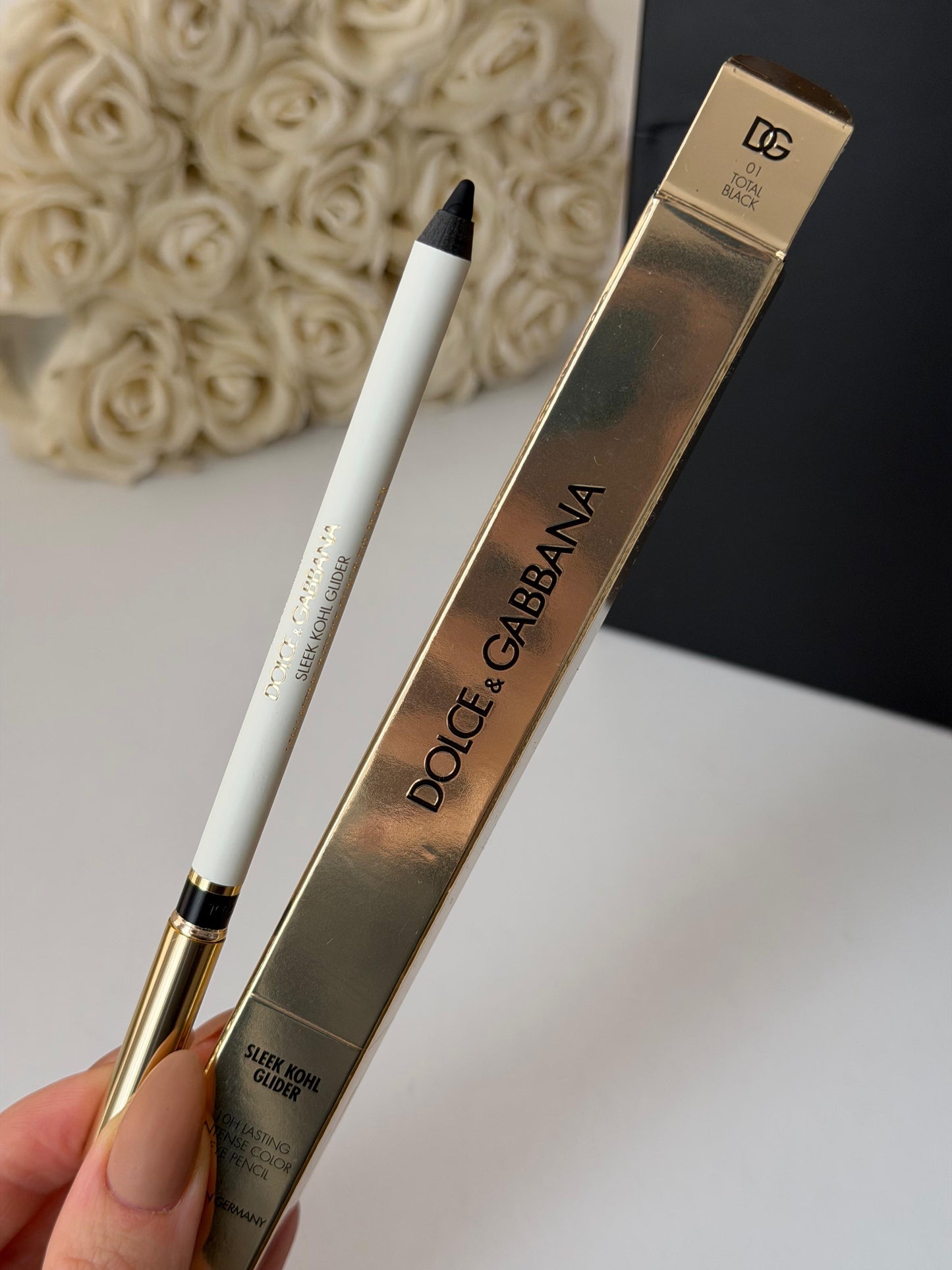 DOLCE&GABBANA Sleek Khol Glider 
10H Lasting Intense Color Eye Pencil (01)