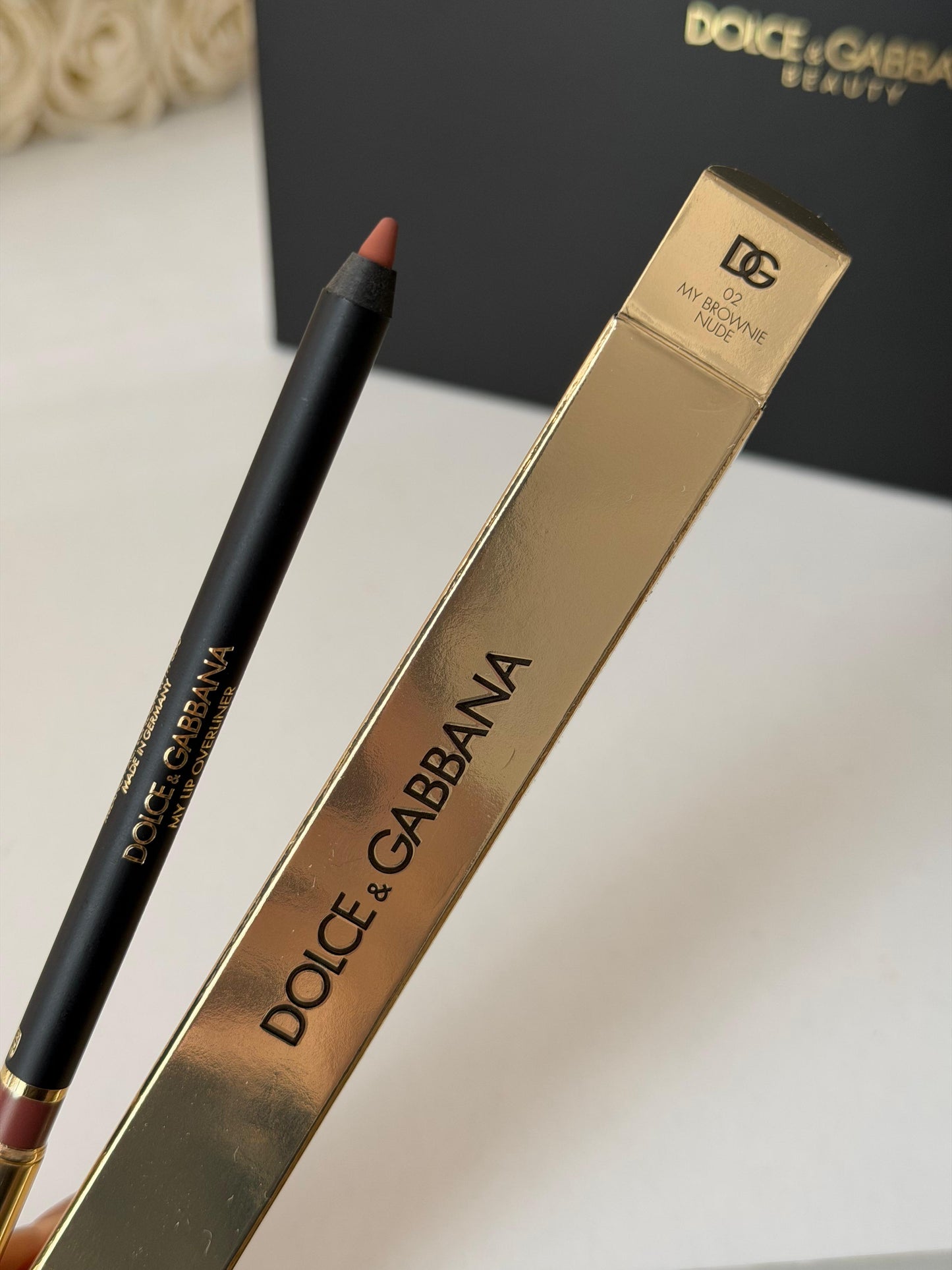 DOLCE&GABBANA My Lip Overliner
8H Lasting Easy Glide Sculpting Lip Pencil (02)