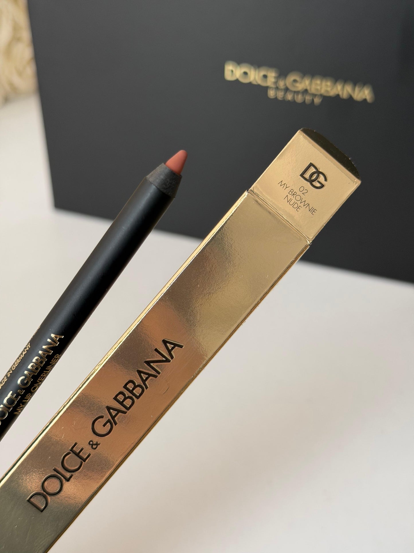 DOLCE&GABBANA My Lip Overliner
8H Lasting Easy Glide Sculpting Lip Pencil (02)