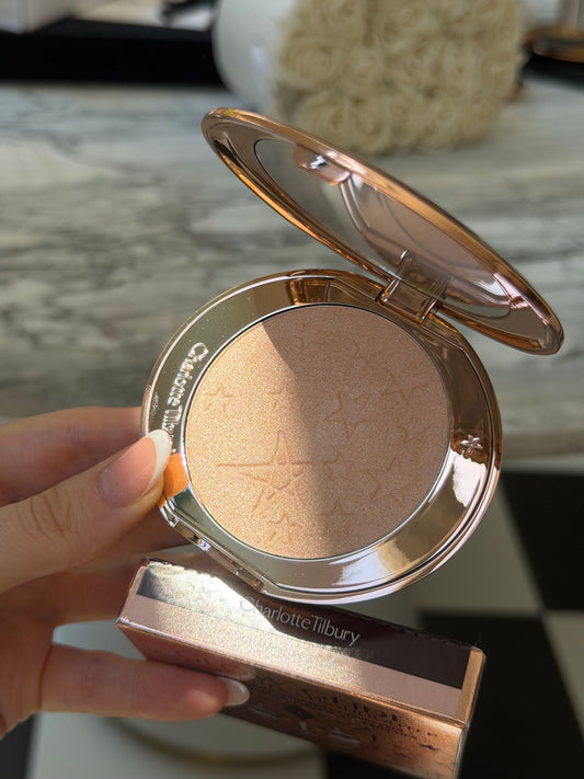 CHARLOTTE TILBURY Hollywood Glow Glide Face Architect Highlighter
- Champagne Glow