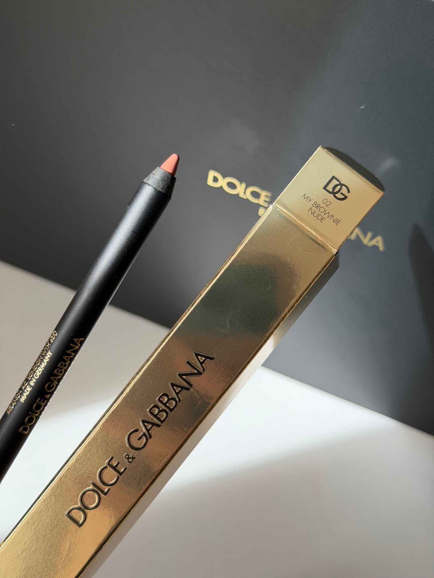 DOLCE&GABBANA My Lip Overliner
8H Lasting Easy Glide Sculpting Lip Pencil (02)