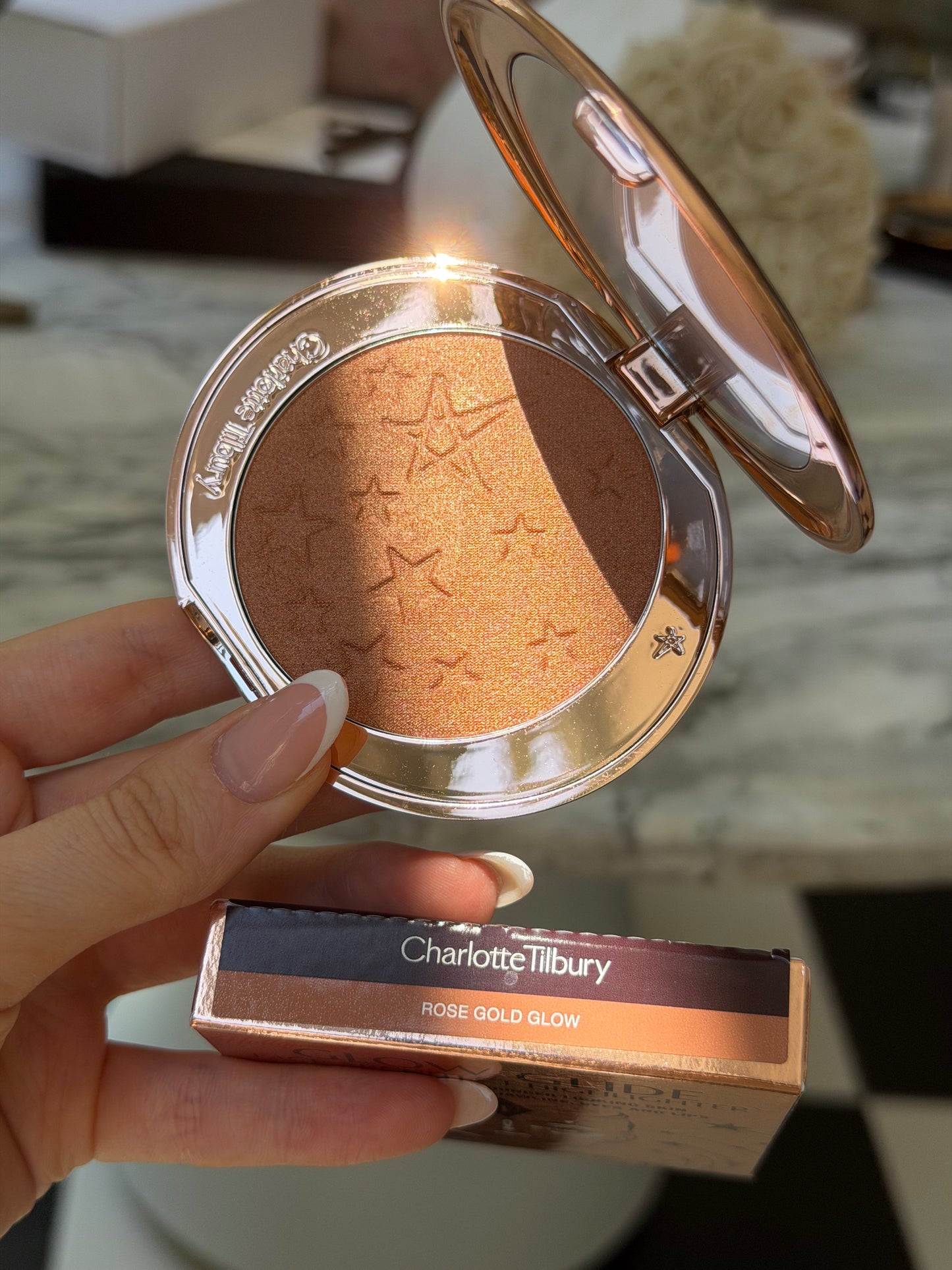 CHARLOTTE TILBURY Hollywood Glow Glide Face Architect Highlighter - Rose Gold Glow