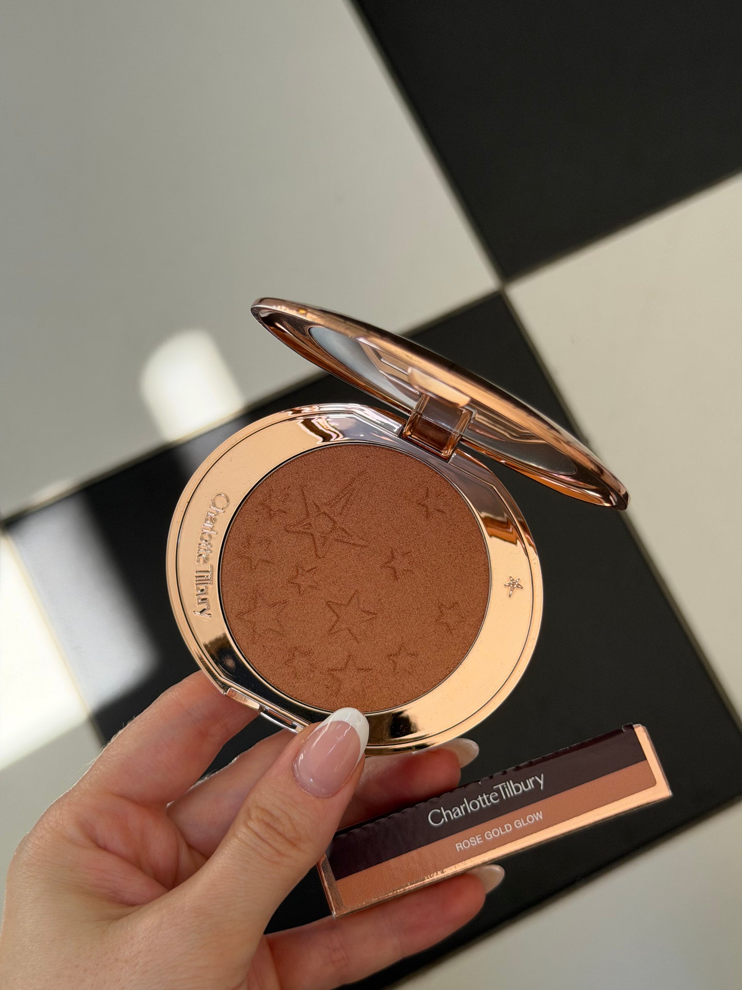 CHARLOTTE TILBURY Hollywood Glow Glide Face Architect Highlighter - Rose Gold Glow