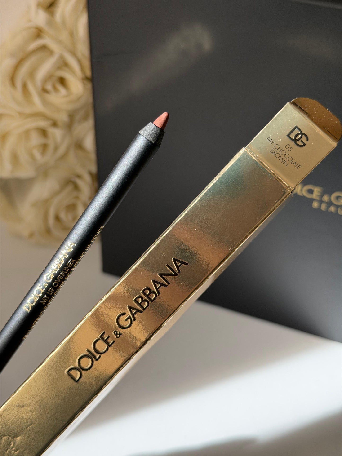 DOLCE&GABBANA My Lip Overliner
8H Lasting Easy Glide Sculpting Lip Pencil (05)