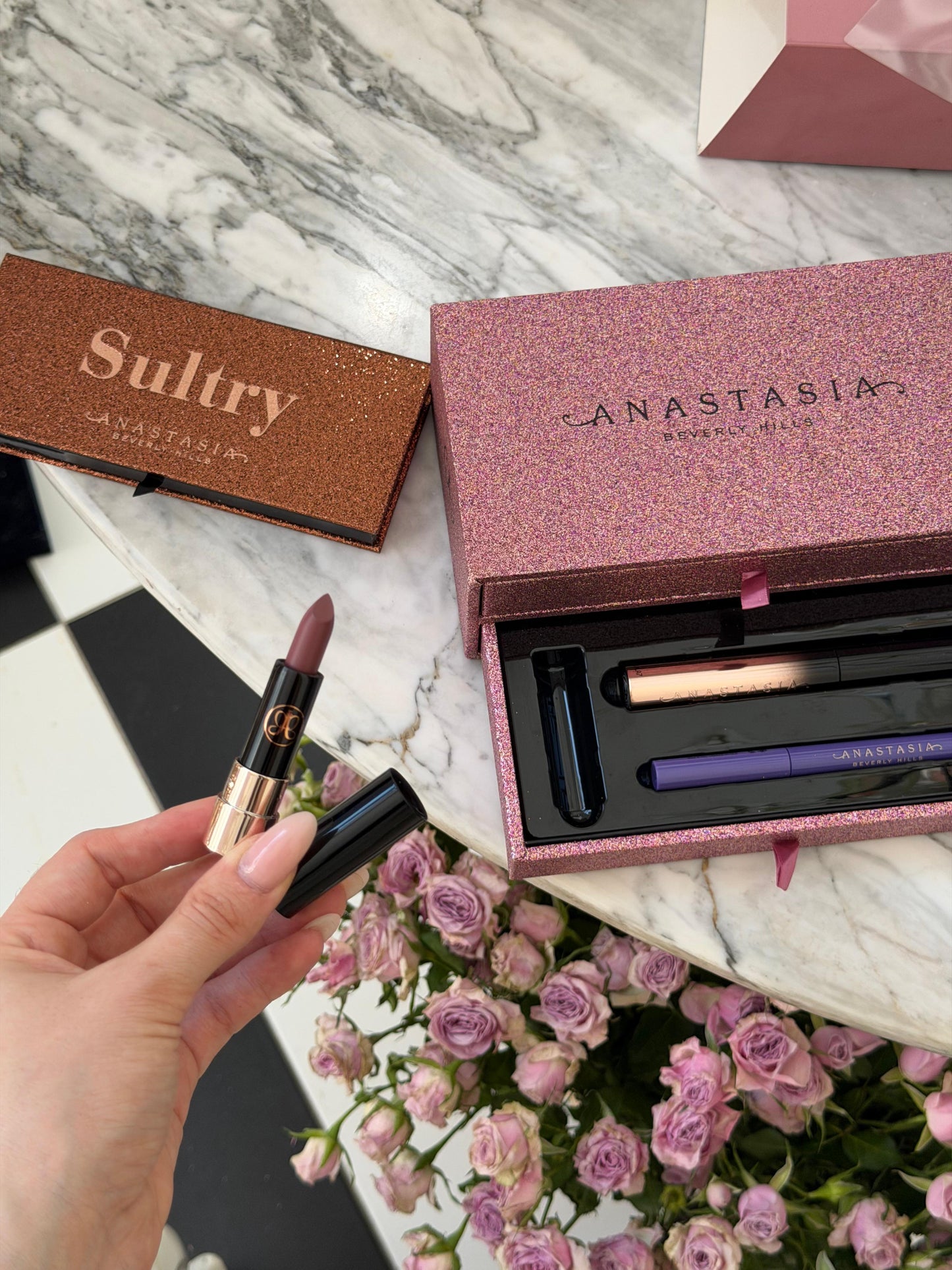 ANASTASIA BEVERLY HILLS
Eyeshadow Sultry Palette Vault Gift Set