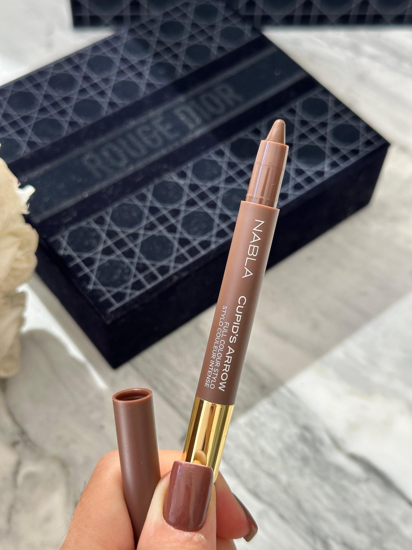 NABLA Cupid's Arrow - Brown
Longwear Multi-Functional Stylo