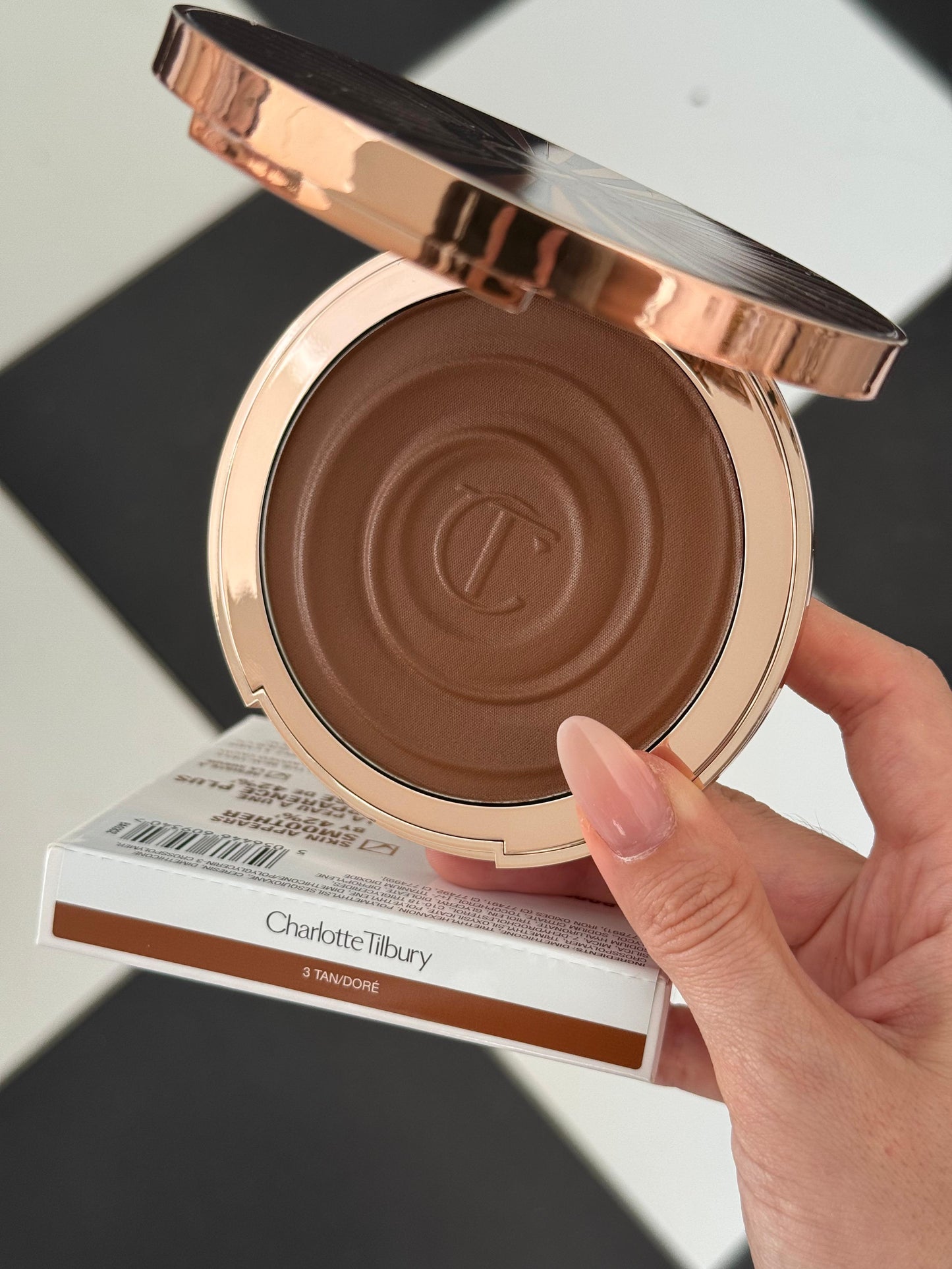 CHARLOTTE TILBURY Beautiful Skin Sun-Kissed Glow Bronzer (3)
Face & Body
