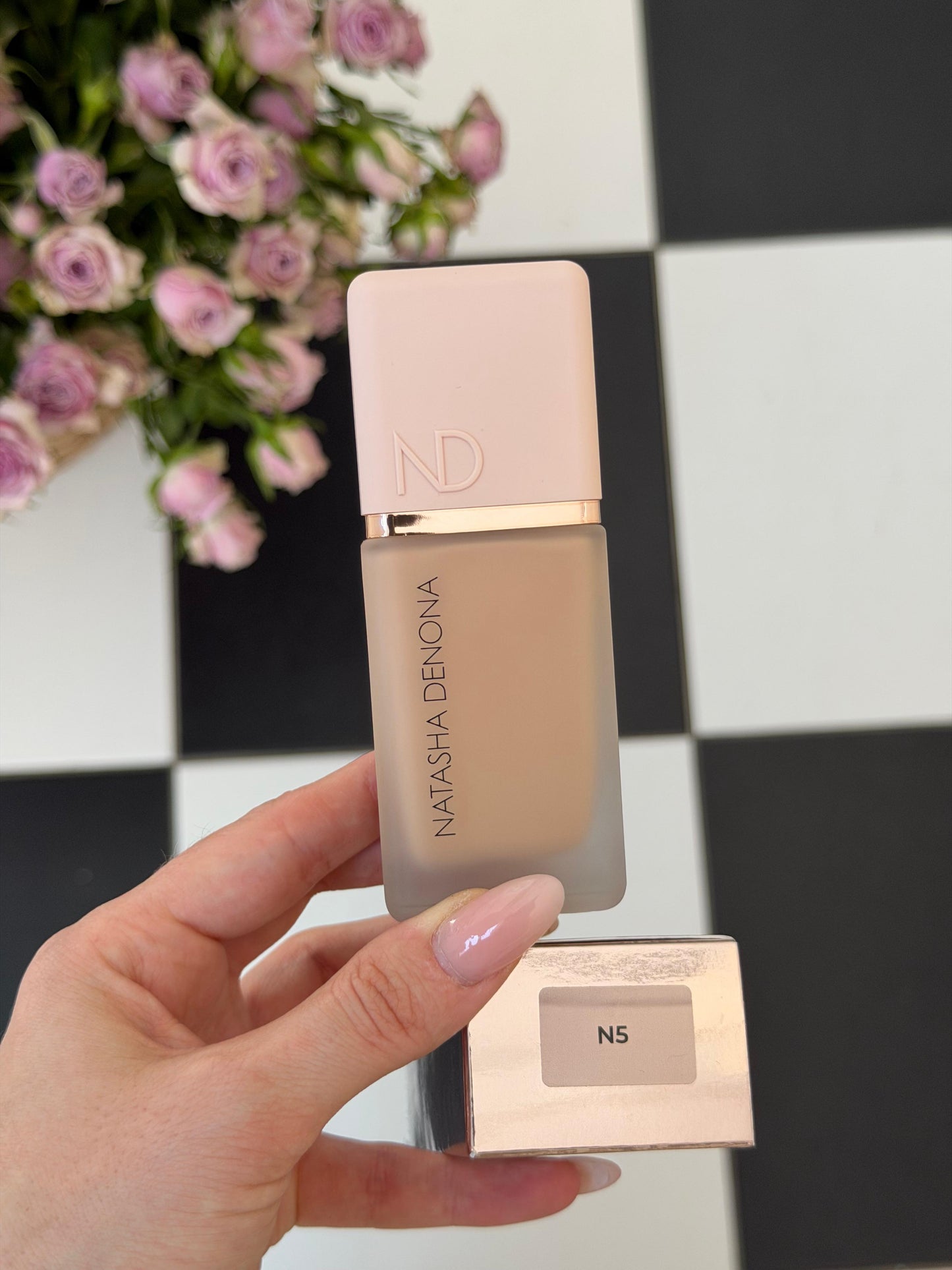 NATASHA DENONA Hy-Glam Foundation (N5)
Hydrating, Blurring, Longwear Serum With Radiant, Creasless Coverage
