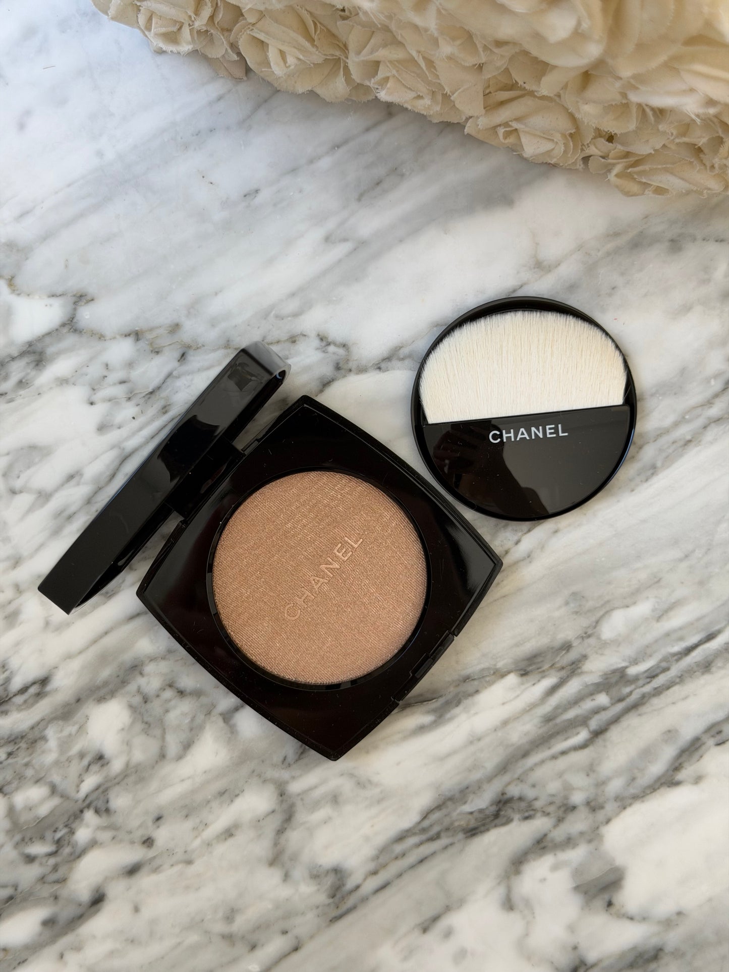 CHANEL Poudre Lumière
Highlighting Powder (10)