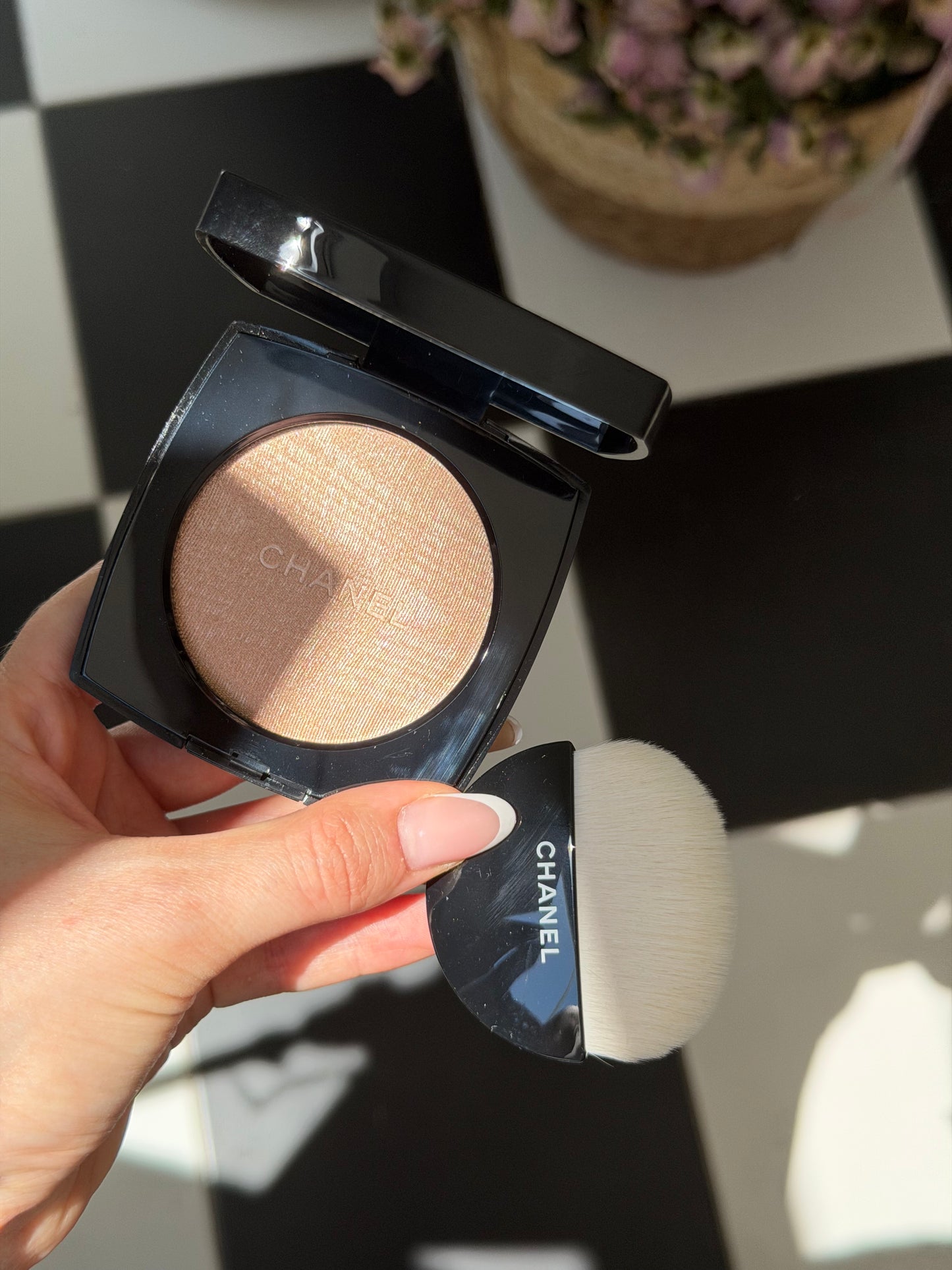 CHANEL Poudre Lumière
Highlighting Powder (10)