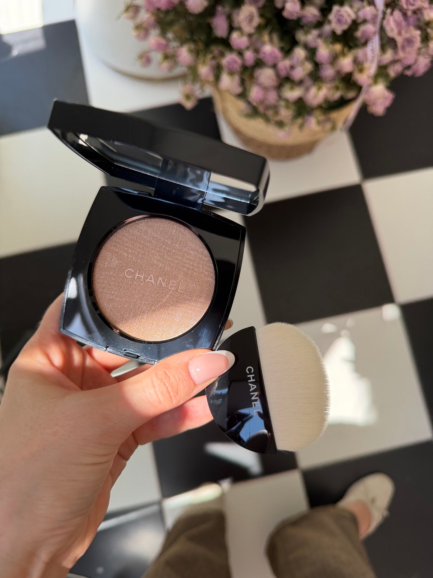 CHANEL Poudre Lumière
Highlighting Powder (10)