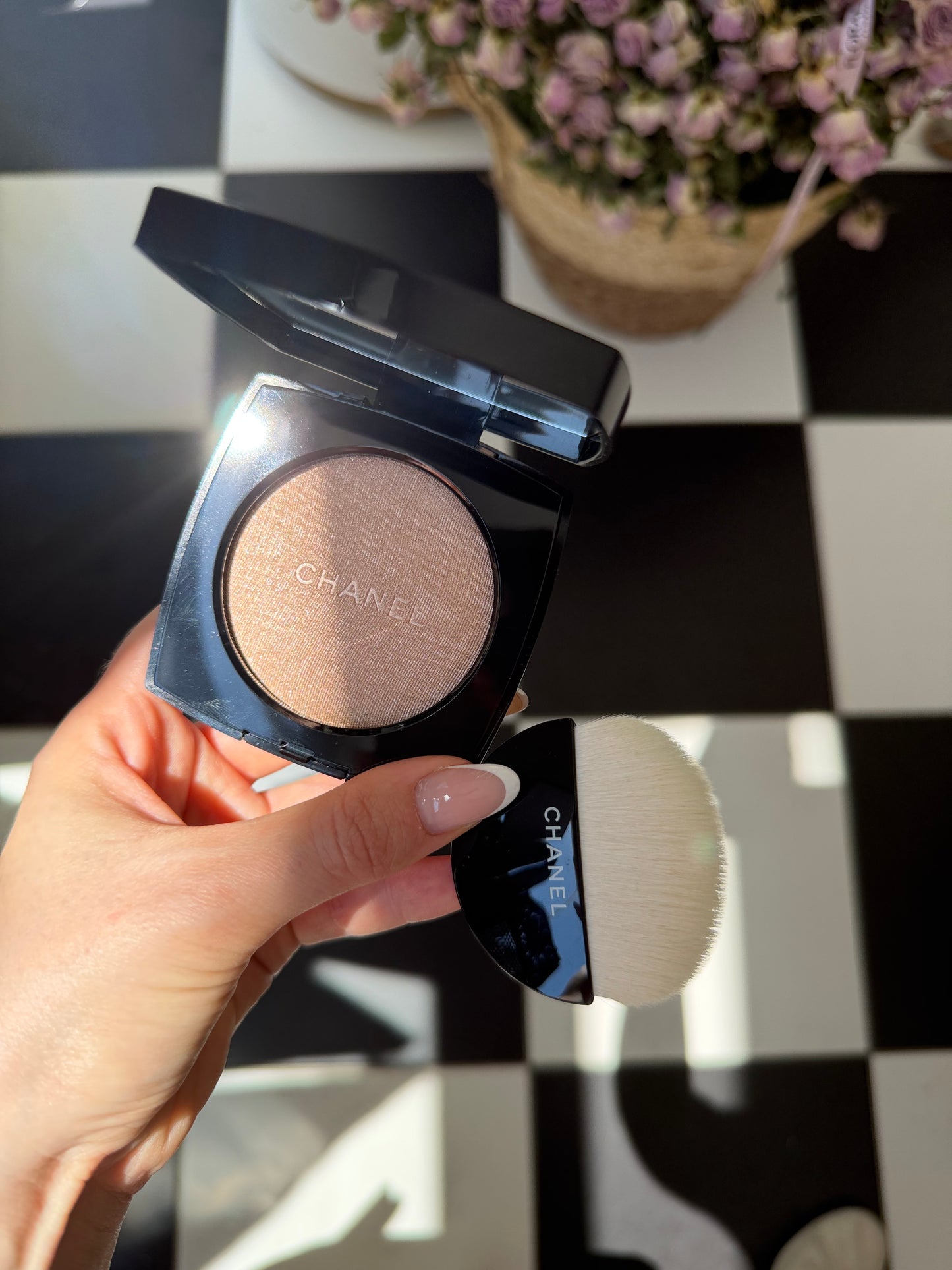 CHANEL Poudre Lumière
Highlighting Powder (10)