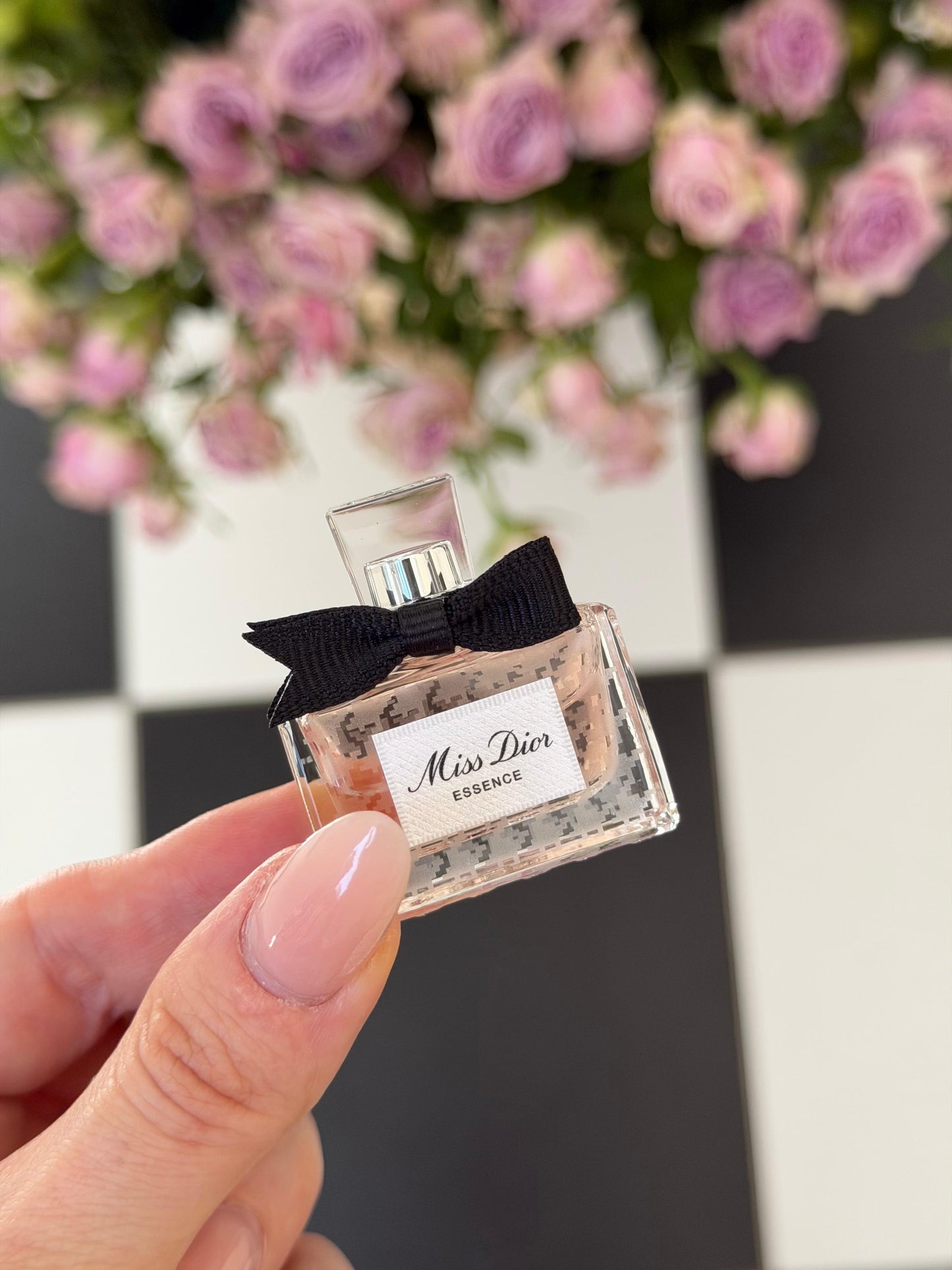 DIOR Miss Dior Essence
Jammy, Floral and Woody Notes - Travel Size