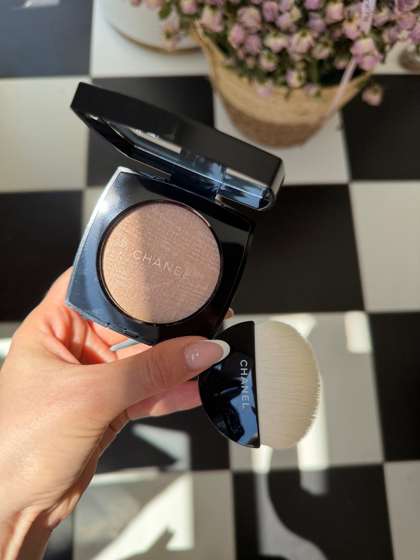 CHANEL Poudre Lumière
Highlighting Powder (10)