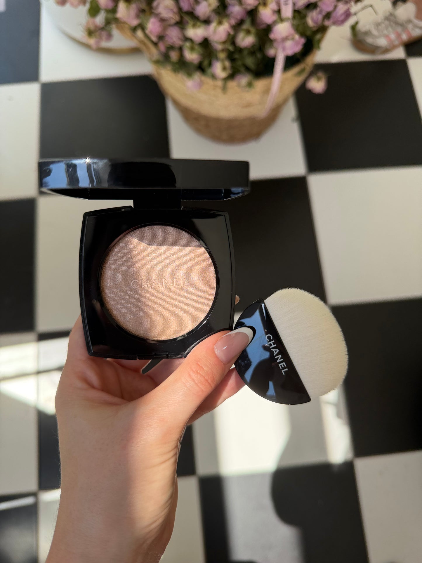 CHANEL Poudre Lumière
Highlighting Powder (10)