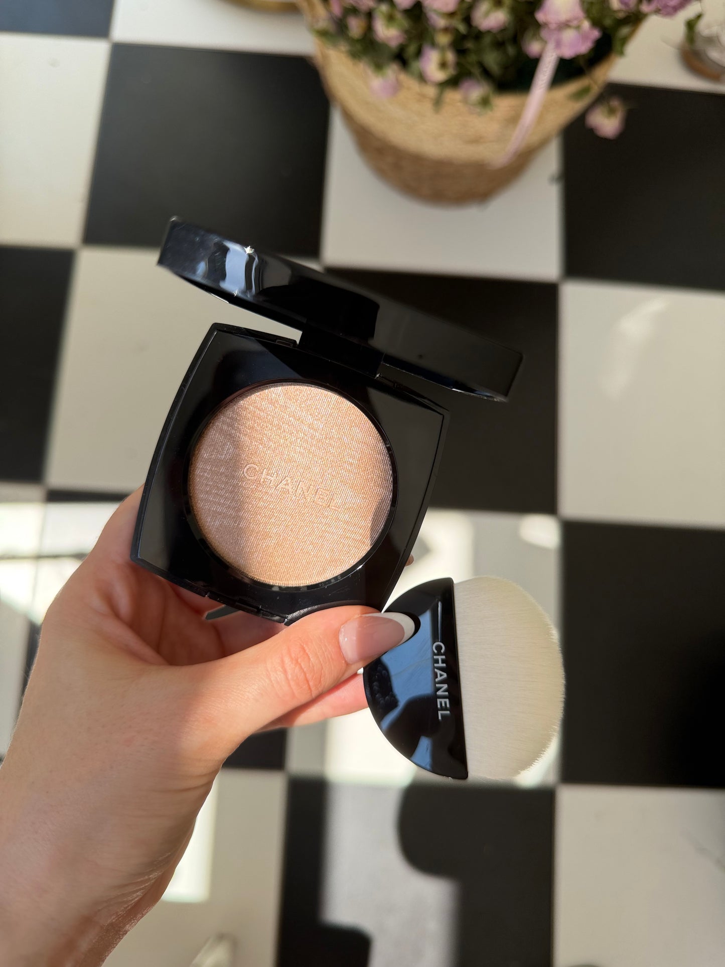 CHANEL Poudre Lumière
Highlighting Powder (10)