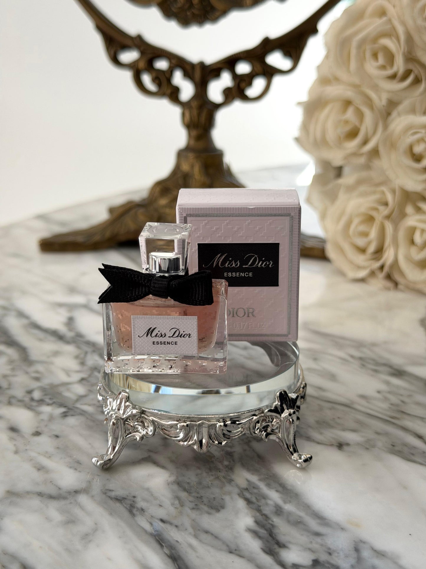 DIOR Miss Dior Essence
Jammy, Floral and Woody Notes - Travel Size