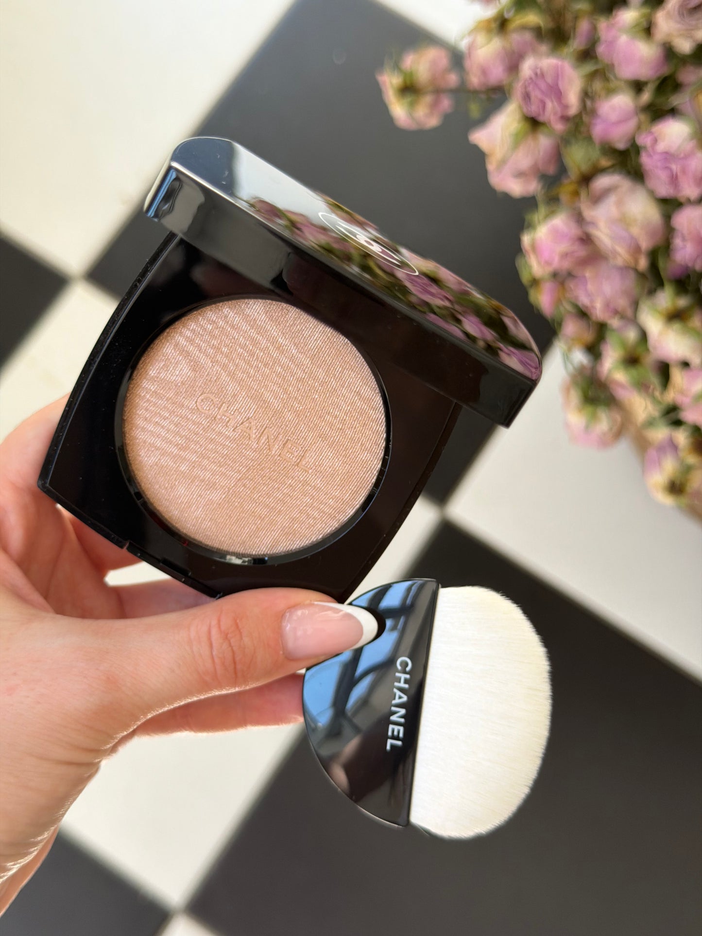 CHANEL Poudre Lumière
Highlighting Powder (10)