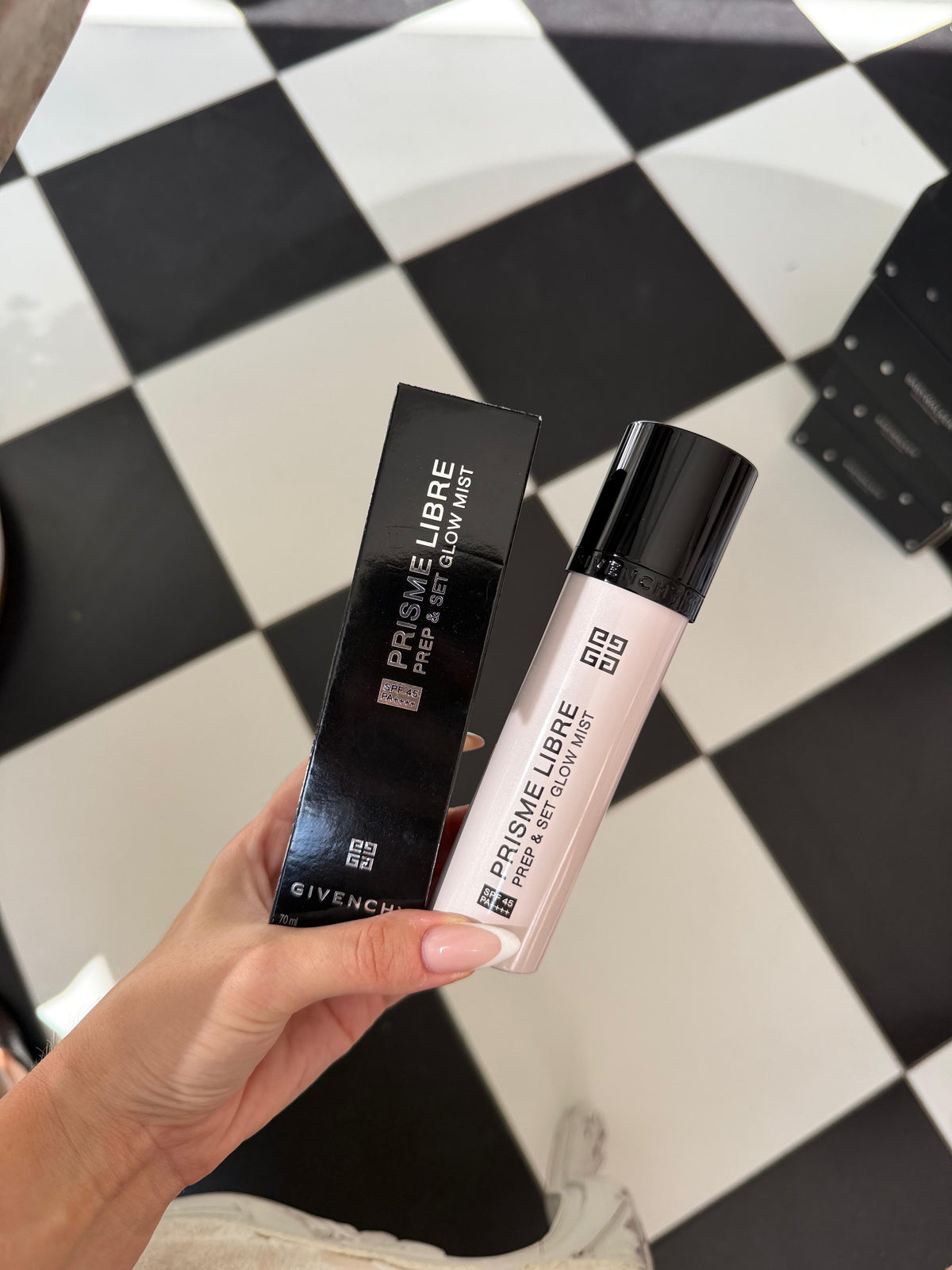 GIVENCHY Prisme Libre Prep & Set Glow Mist
Primer and Setting Spray – SPF45 PA++++