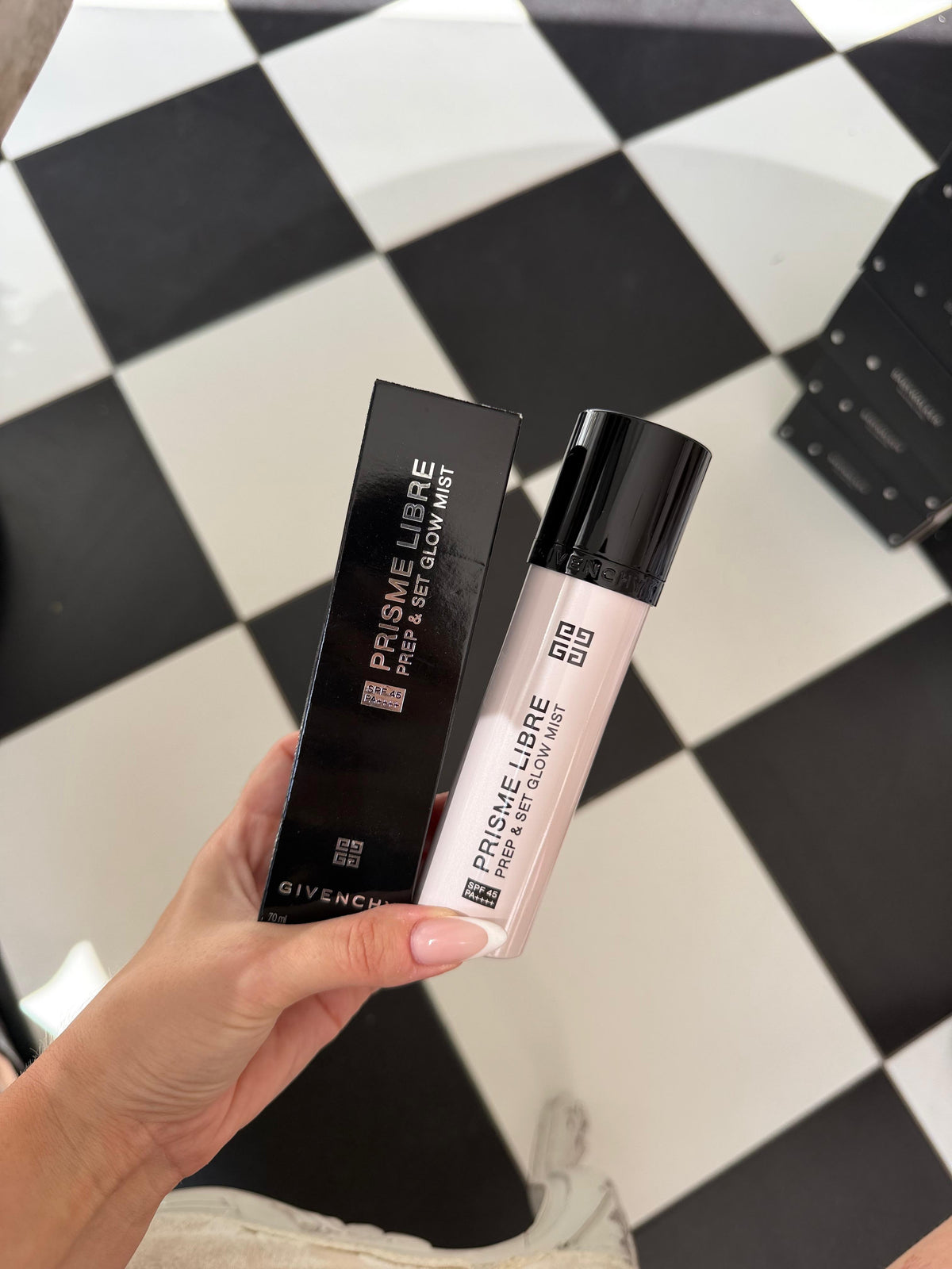 GIVENCHY Prisme Libre Prep & Set Glow Mist
Primer and Setting Spray – SPF45 PA++++