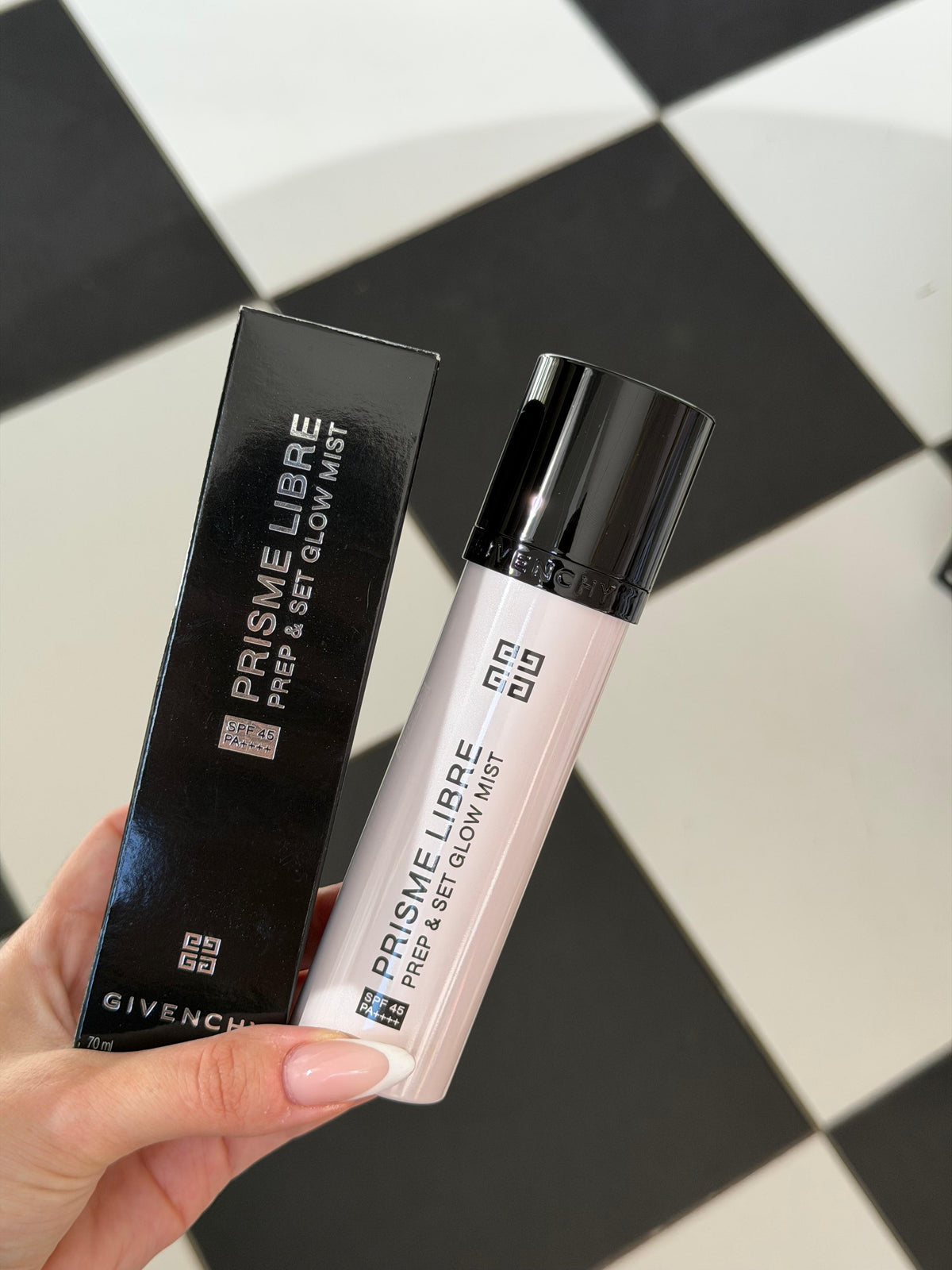 GIVENCHY Prisme Libre Prep & Set Glow Mist
Primer and Setting Spray – SPF45 PA++++