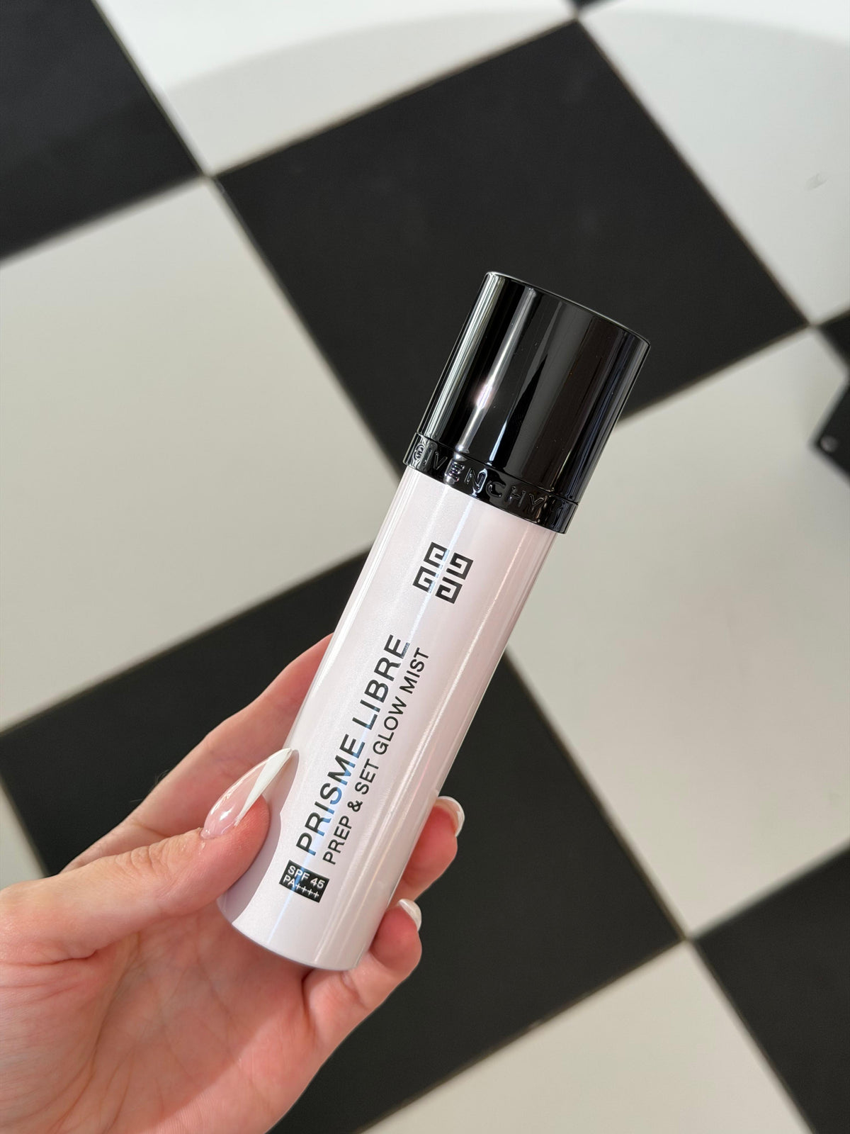 GIVENCHY Prisme Libre Prep & Set Glow Mist
Primer and Setting Spray – SPF45 PA++++