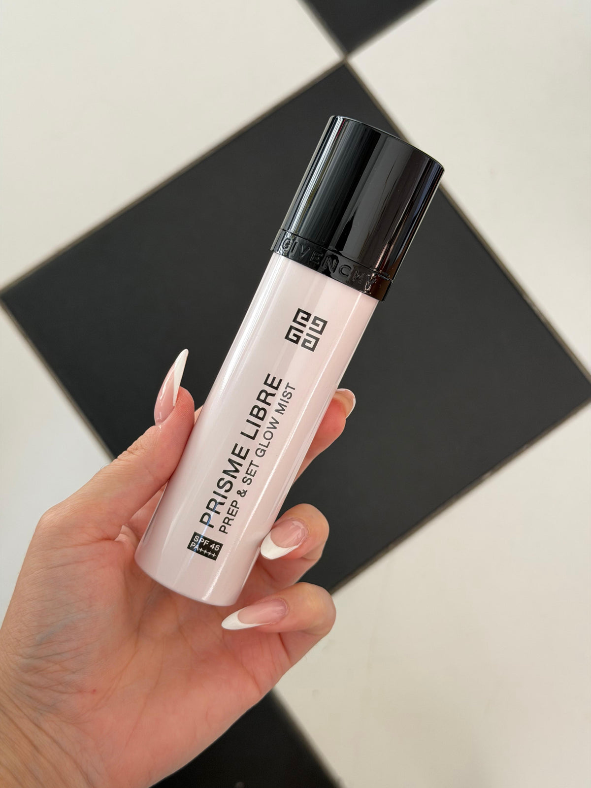 GIVENCHY Prisme Libre Prep & Set Glow Mist
Primer and Setting Spray – SPF45 PA++++