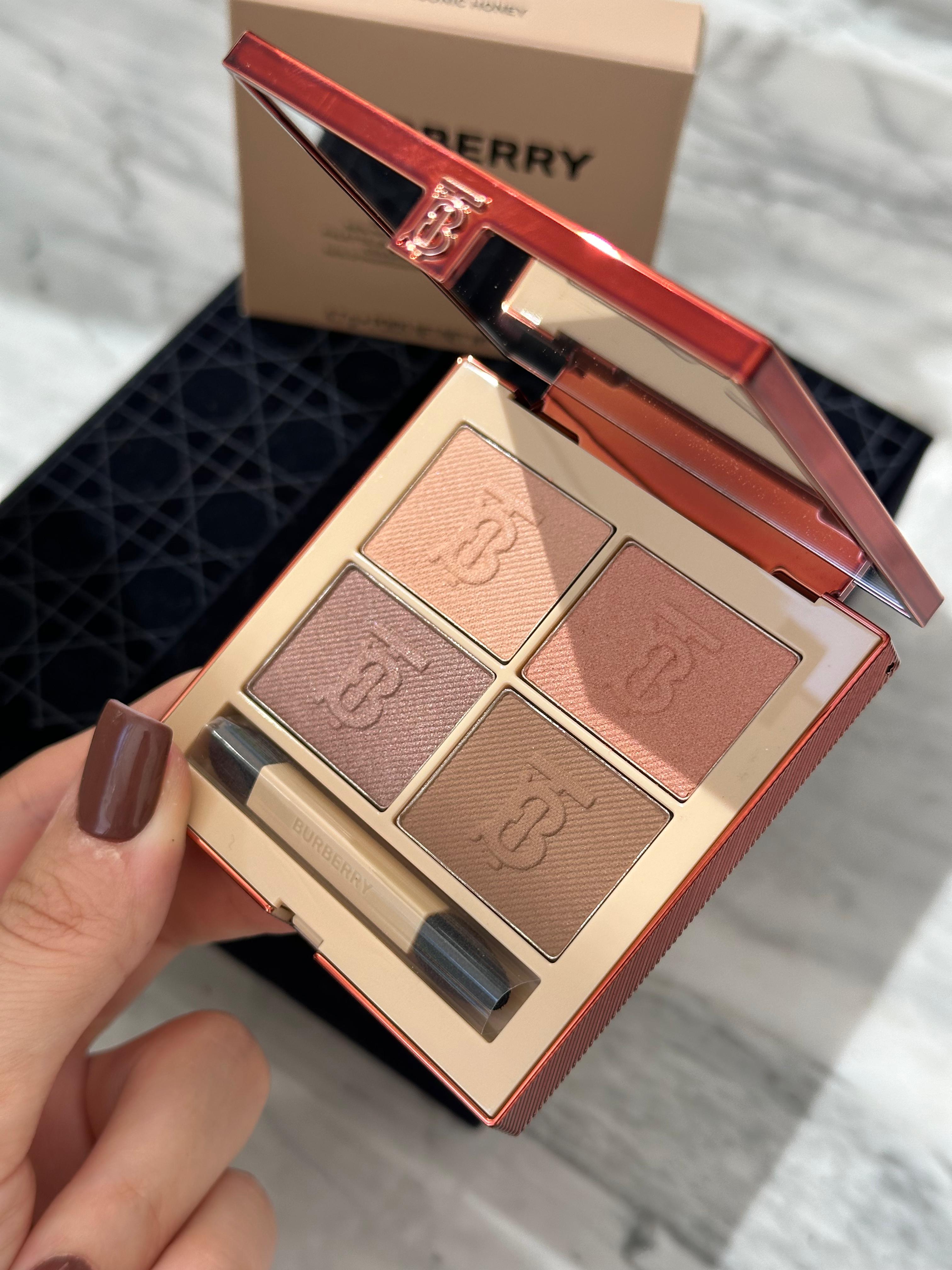 BURBERRY Eye Quad – Iconic Honey No.01 – Paris Parfumerie