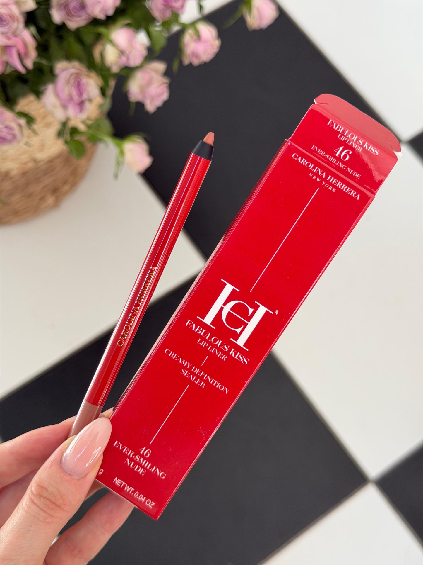 CAROLINA HERRERA Fabulous Kiss Lip Liner (46)
12h Opulent Color & Comfort · Transferproof · Waterproof Gel Formula · Define, Sculpt & Shape