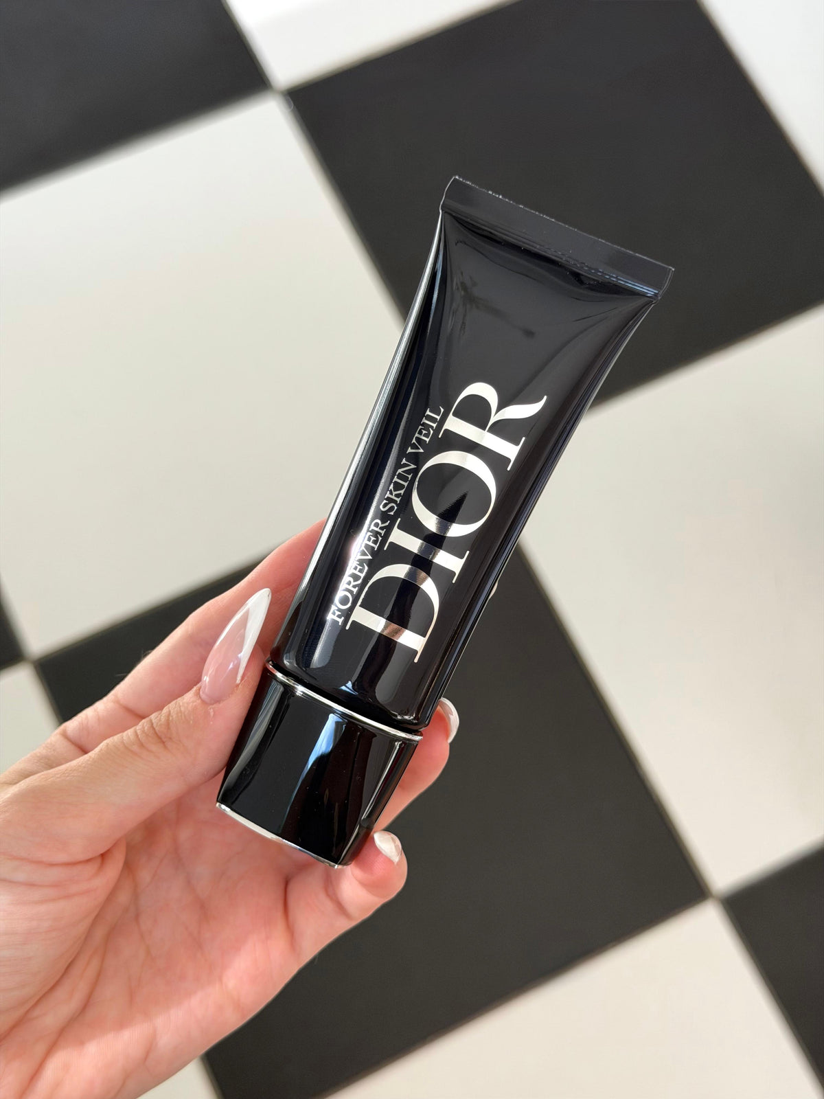 DIOR Forever Skin Veil Glow Primer
Makeup Base - 24-Hour Hydration - SPF25 PA++