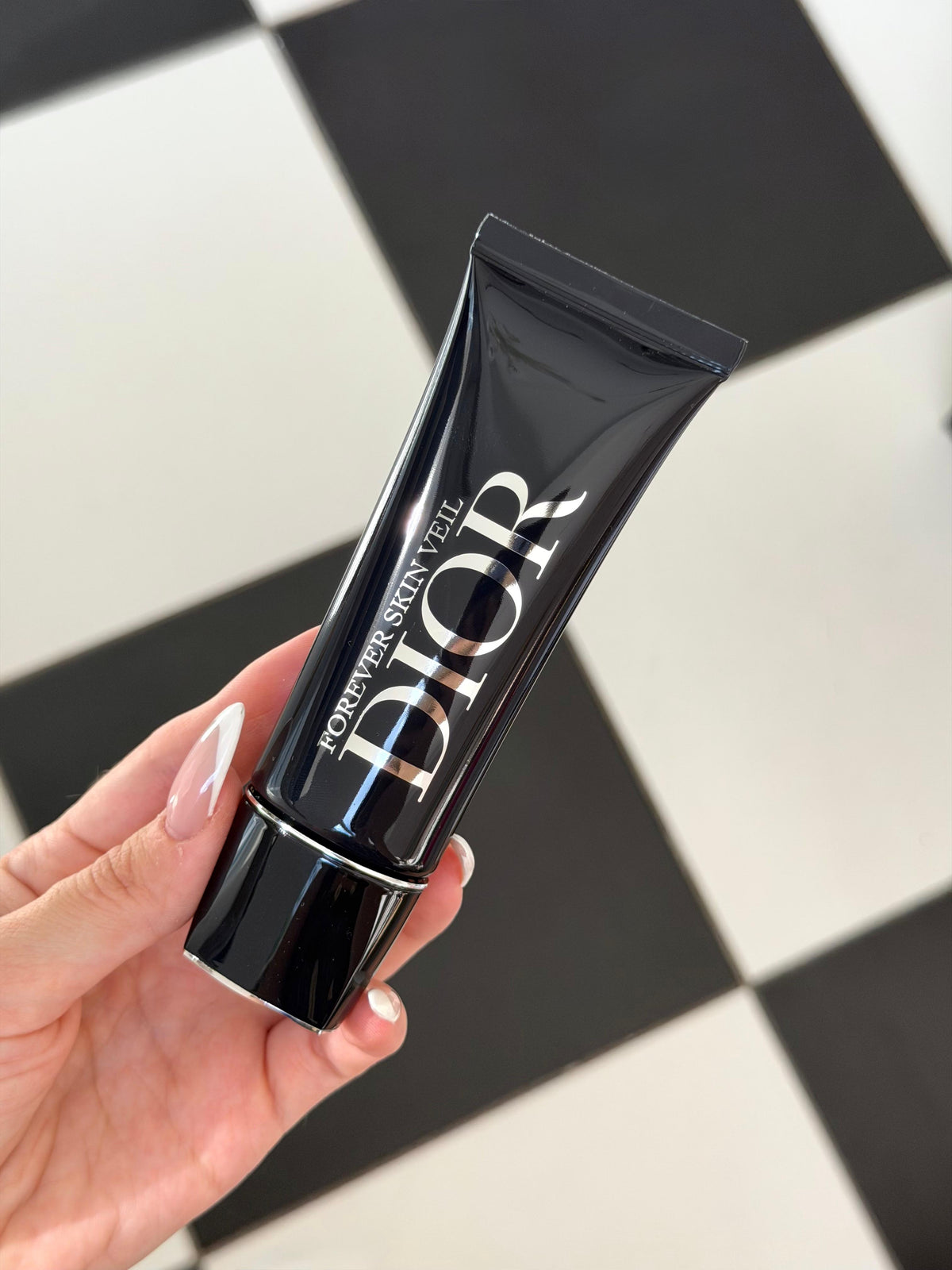DIOR Forever Skin Veil Glow Primer
Makeup Base - 24-Hour Hydration - SPF25 PA++
