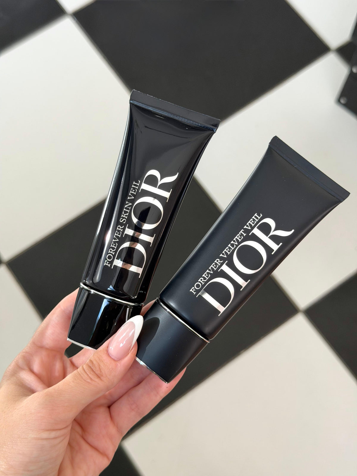 DIOR Forever Skin Veil Glow Primer
Makeup Base - 24-Hour Hydration - SPF25 PA++