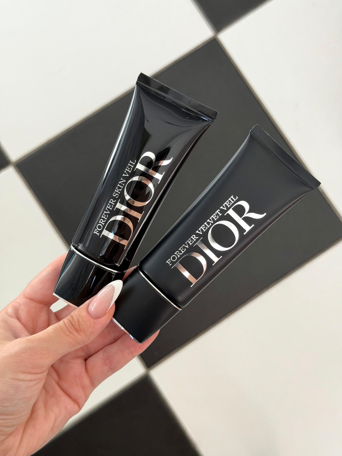 DIOR Forever Skin Veil Glow Primer
Makeup Base - 24-Hour Hydration - SPF25 PA++