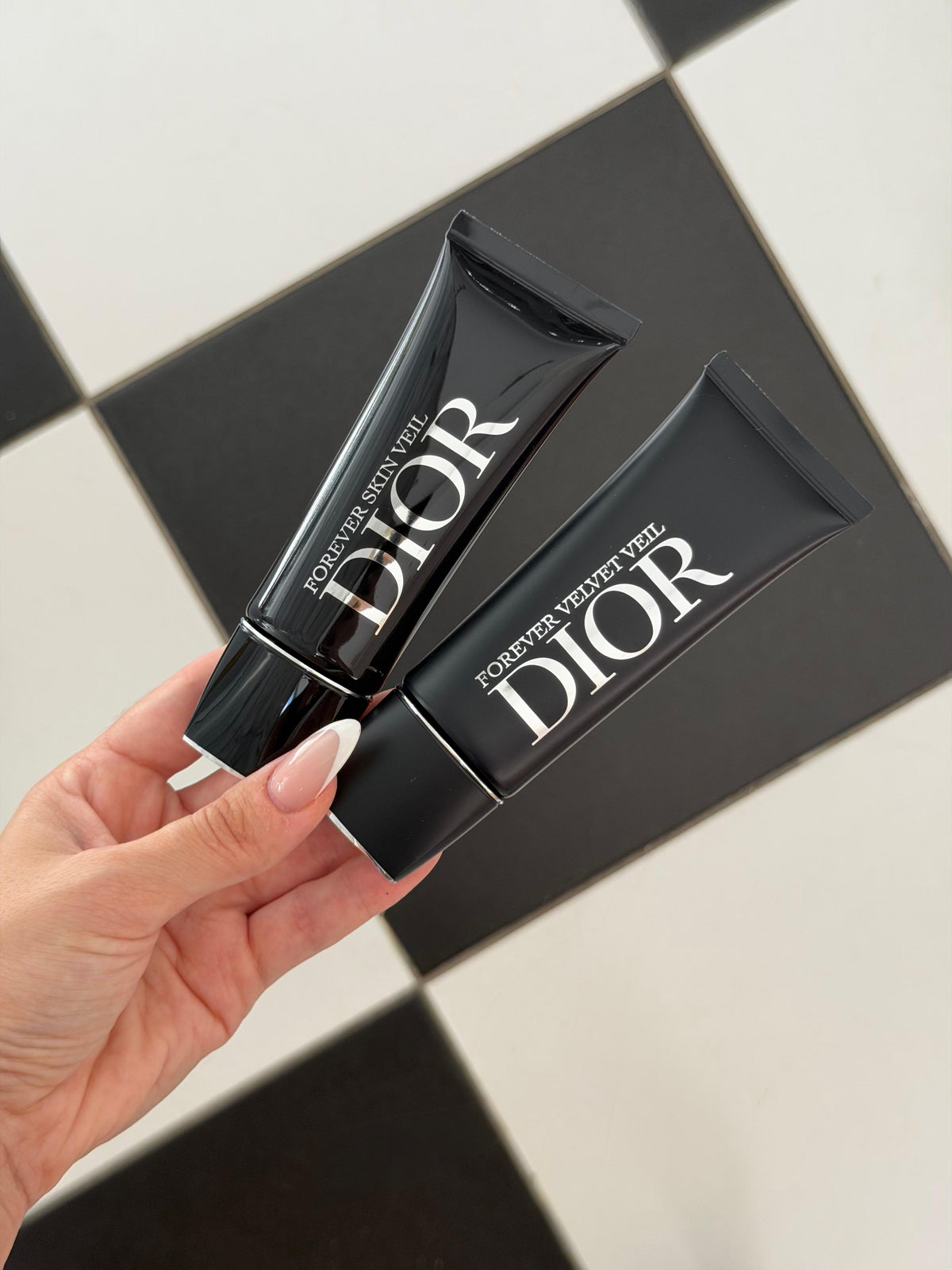 DIOR Forever Skin Veil Glow Primer
Makeup Base - 24-Hour Hydration - SPF25 PA++