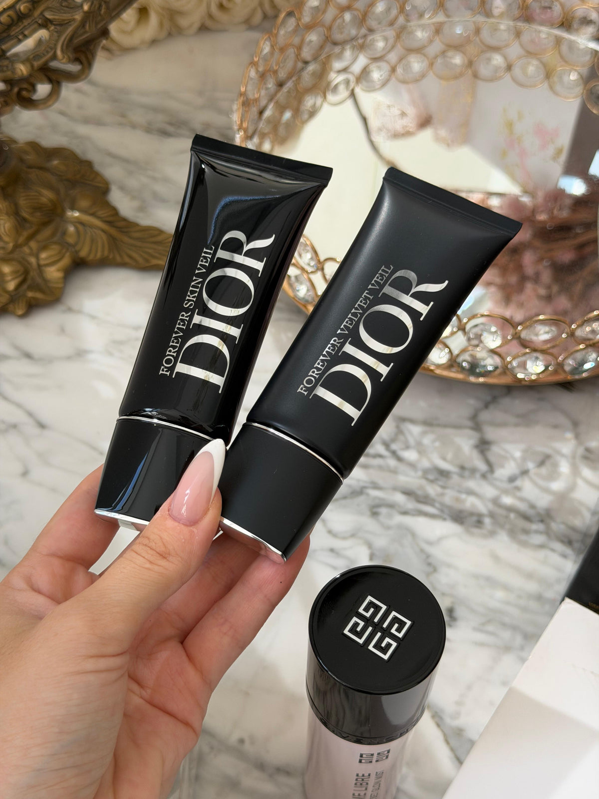 DIOR Forever Skin Veil Matte Primer
Makeup Base - Blurring Matte Finish- 24-Hour Hydration - SPF15 PA++
