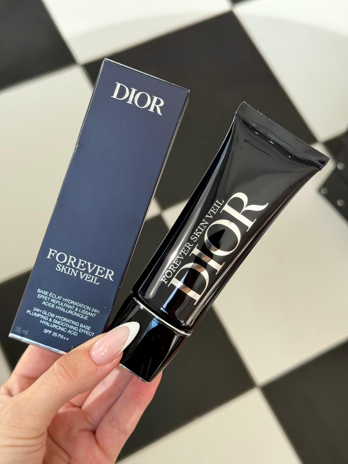 DIOR Forever Skin Veil Glow Primer
Makeup Base - 24-Hour Hydration - SPF25 PA++