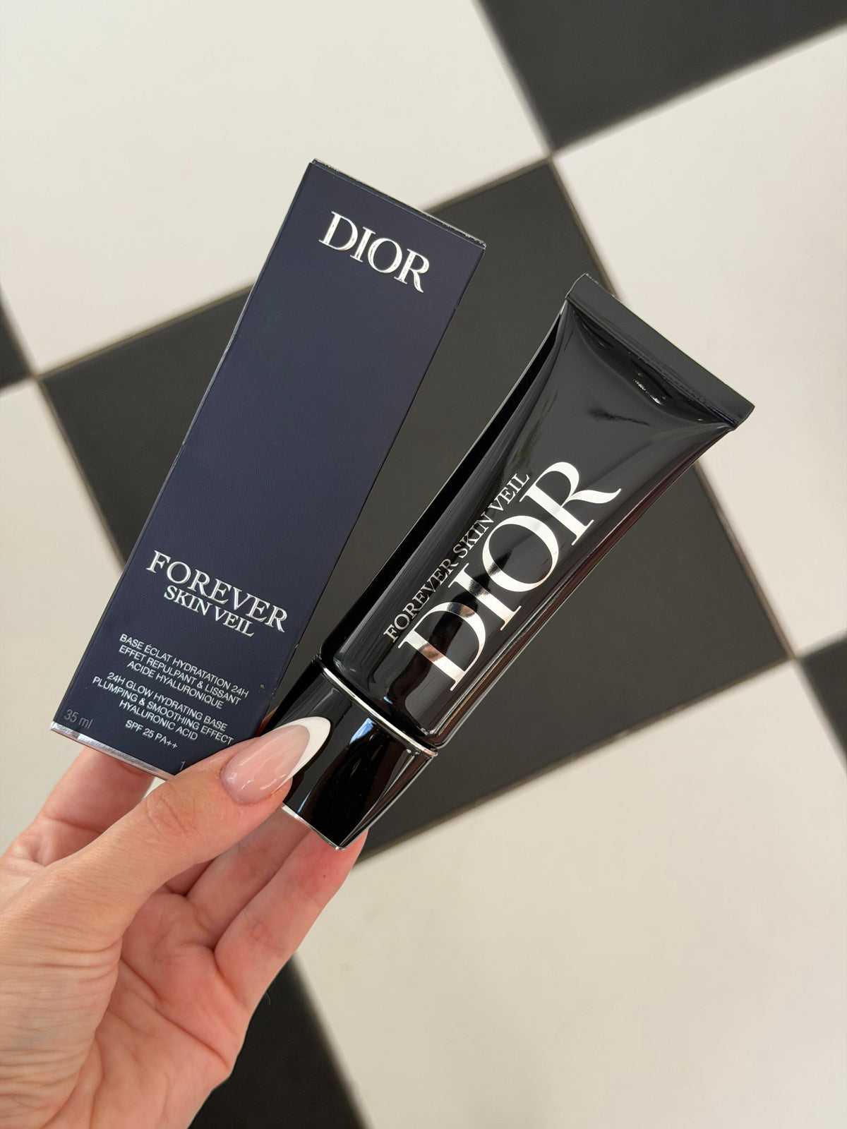 DIOR Forever Skin Veil Glow Primer
Makeup Base - 24-Hour Hydration - SPF25 PA++