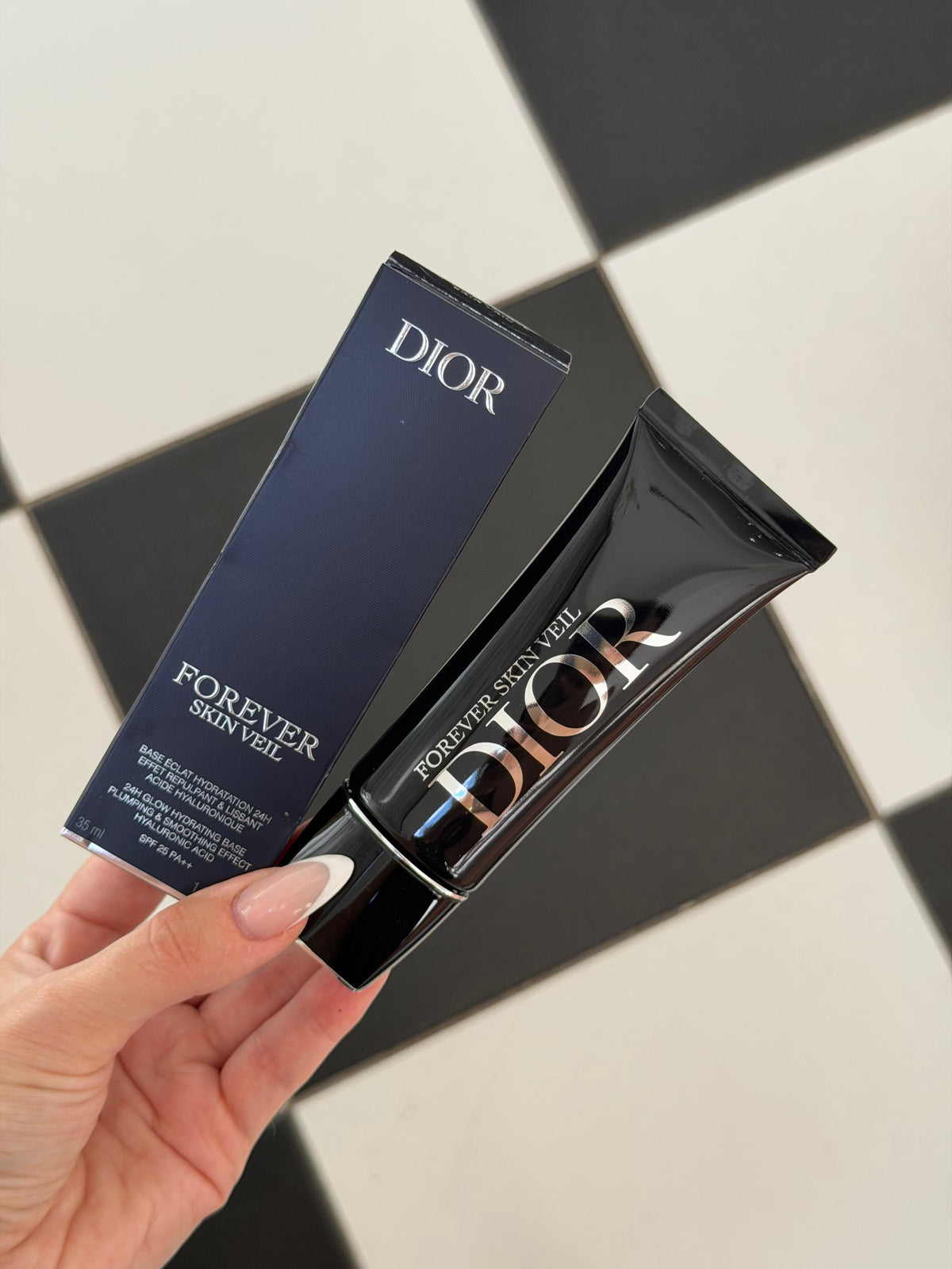 DIOR Forever Skin Veil Glow Primer
Makeup Base - 24-Hour Hydration - SPF25 PA++