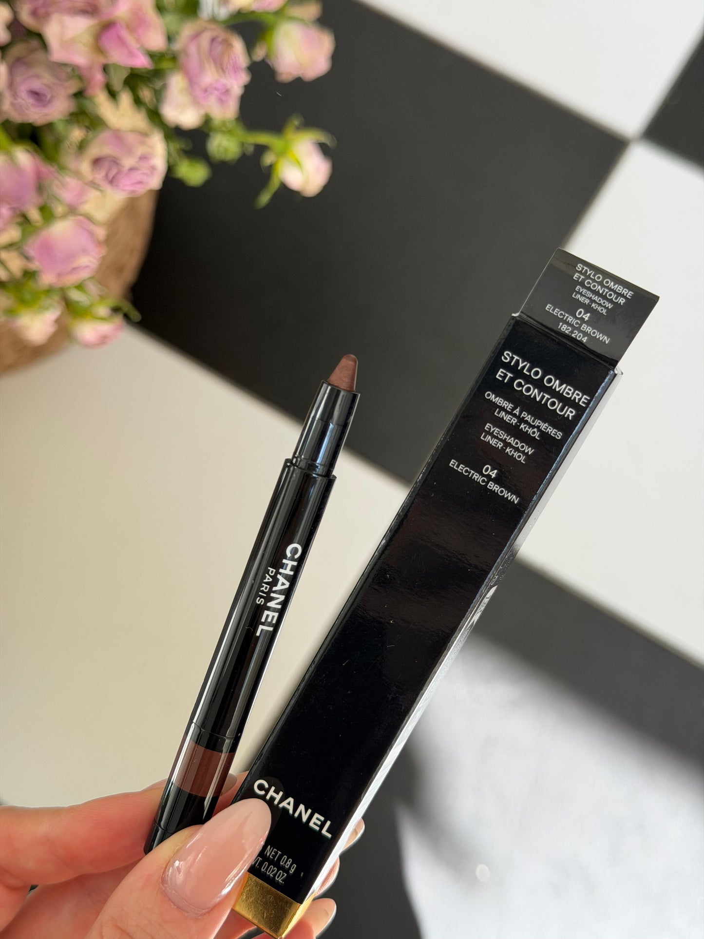 CHANEL Stylo Ombre Et Contour (04)
Eyeshadow – Liner – Khôl