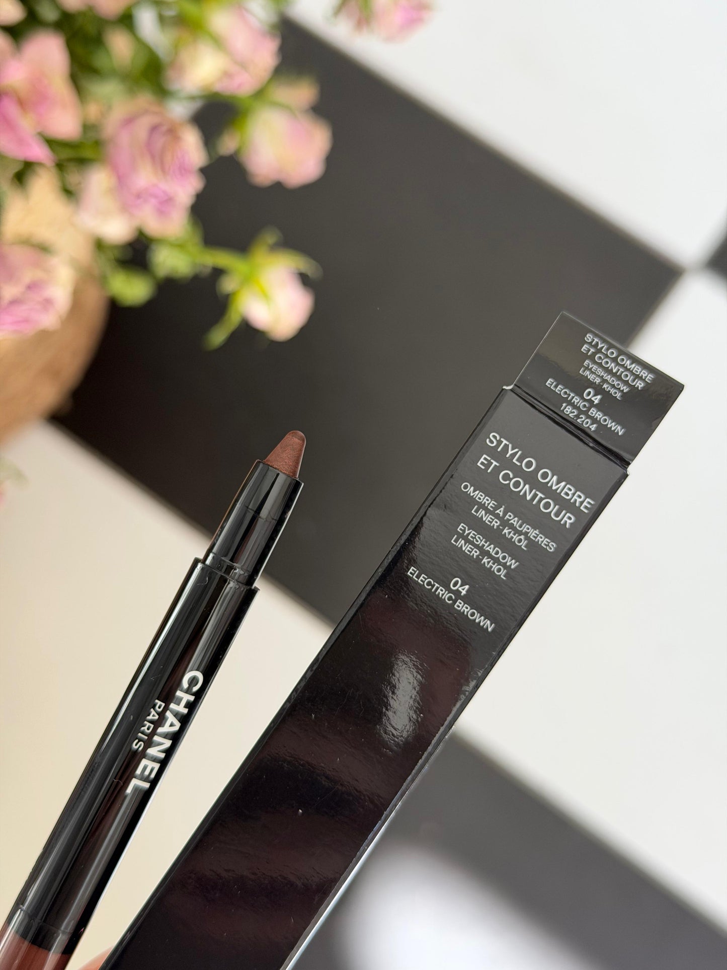 CHANEL Stylo Ombre Et Contour (04)
Eyeshadow – Liner – Khôl